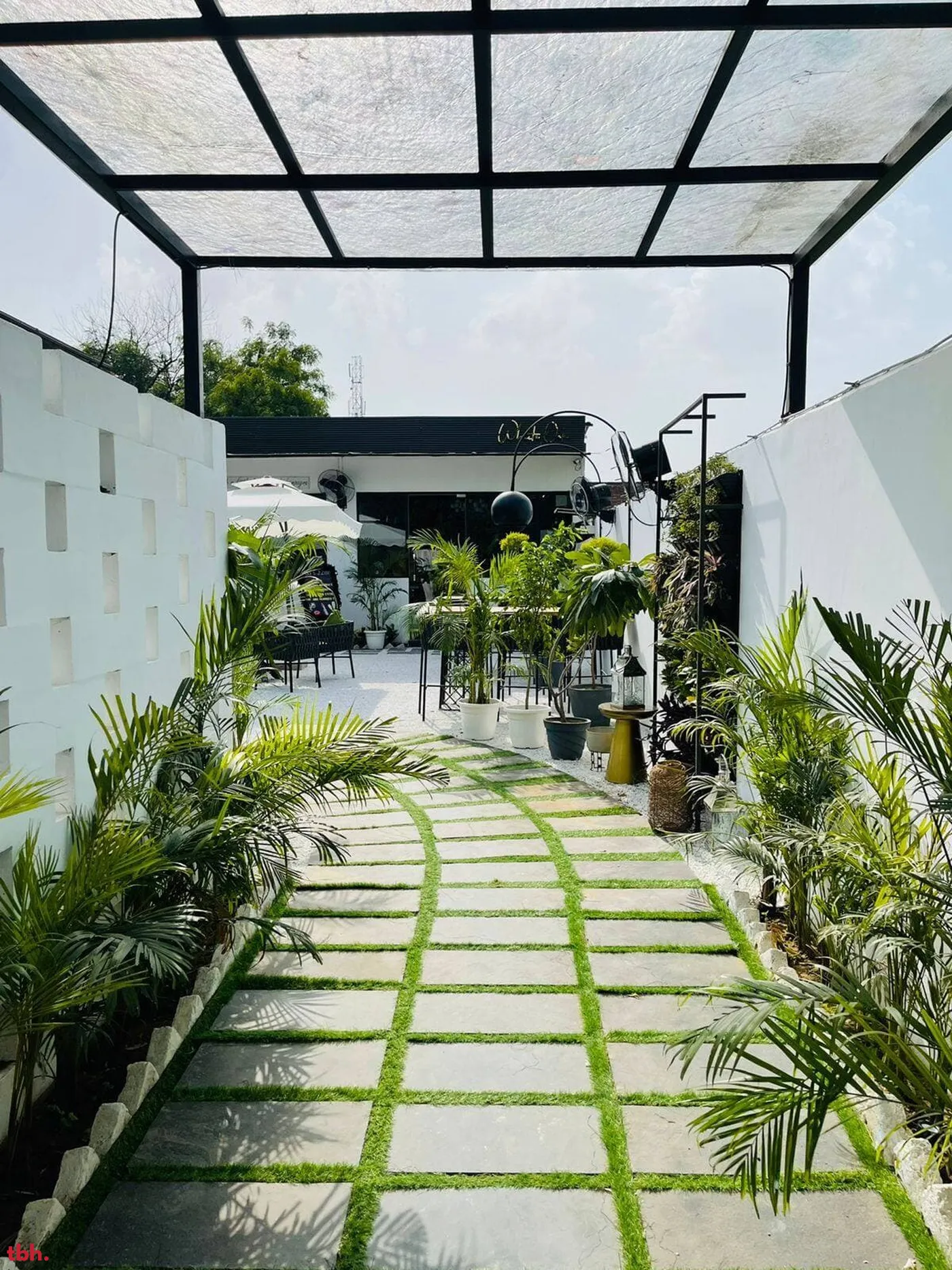 White Oak Outlet Image