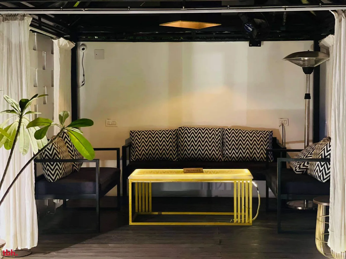 White Oak Outlet Image