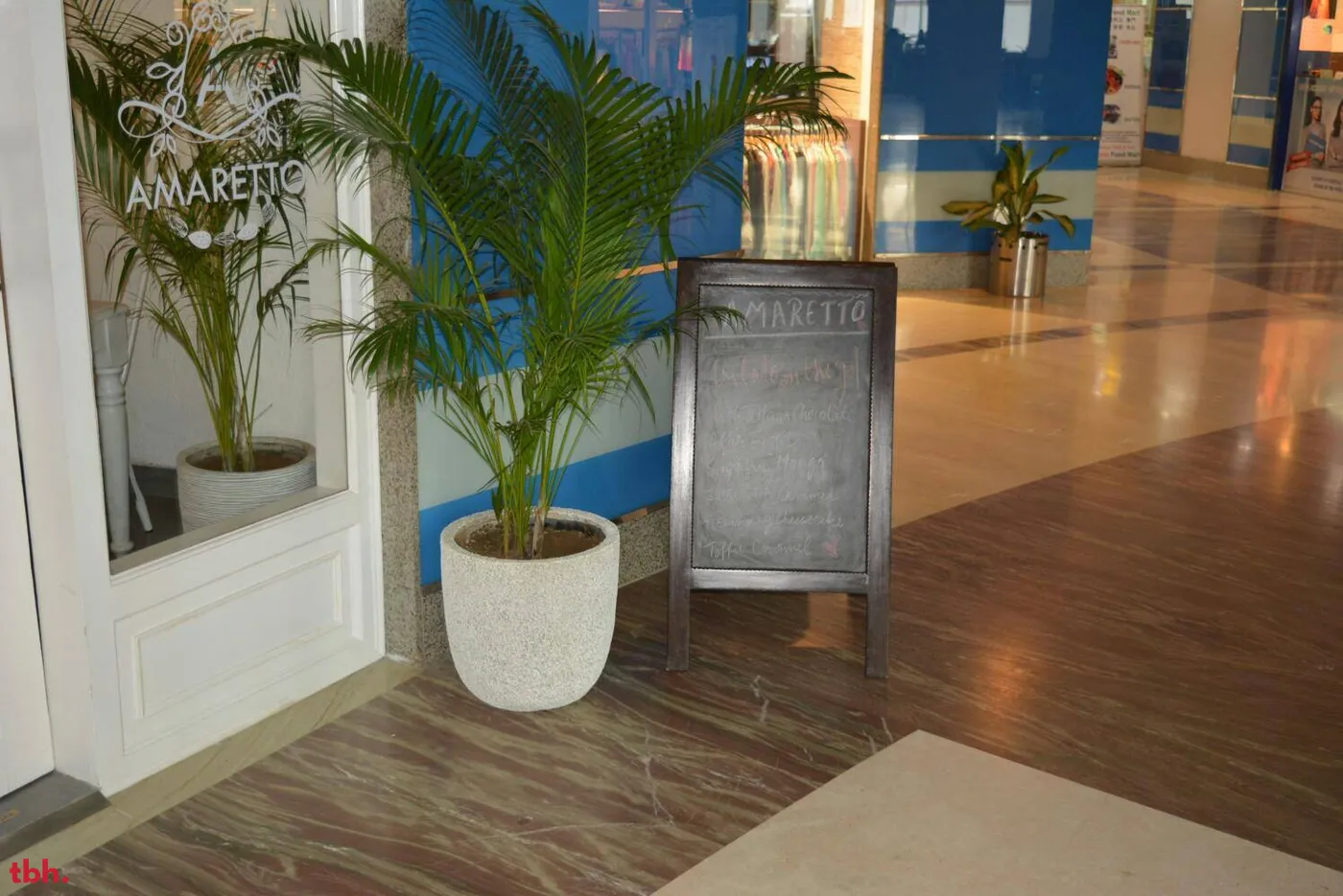 Cafe Amaretto Outlet Image