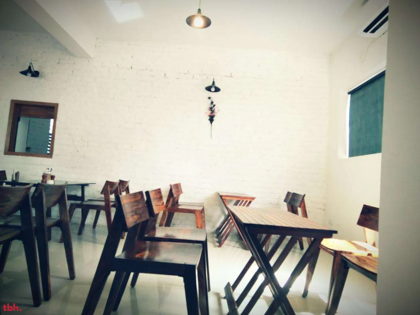 Sparrows At Home Cafe Outlet Image