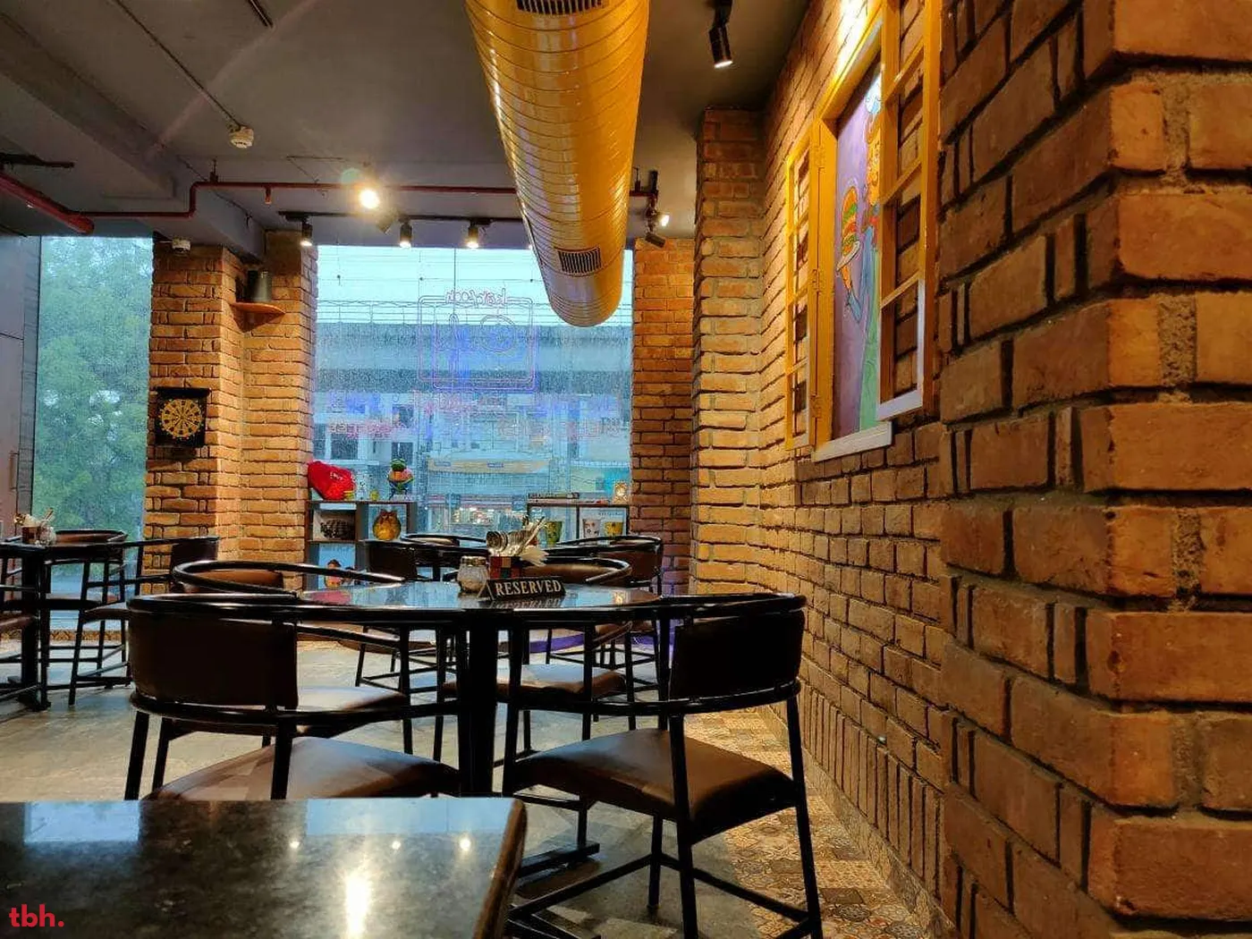 Kartoon Cafe Outlet Image