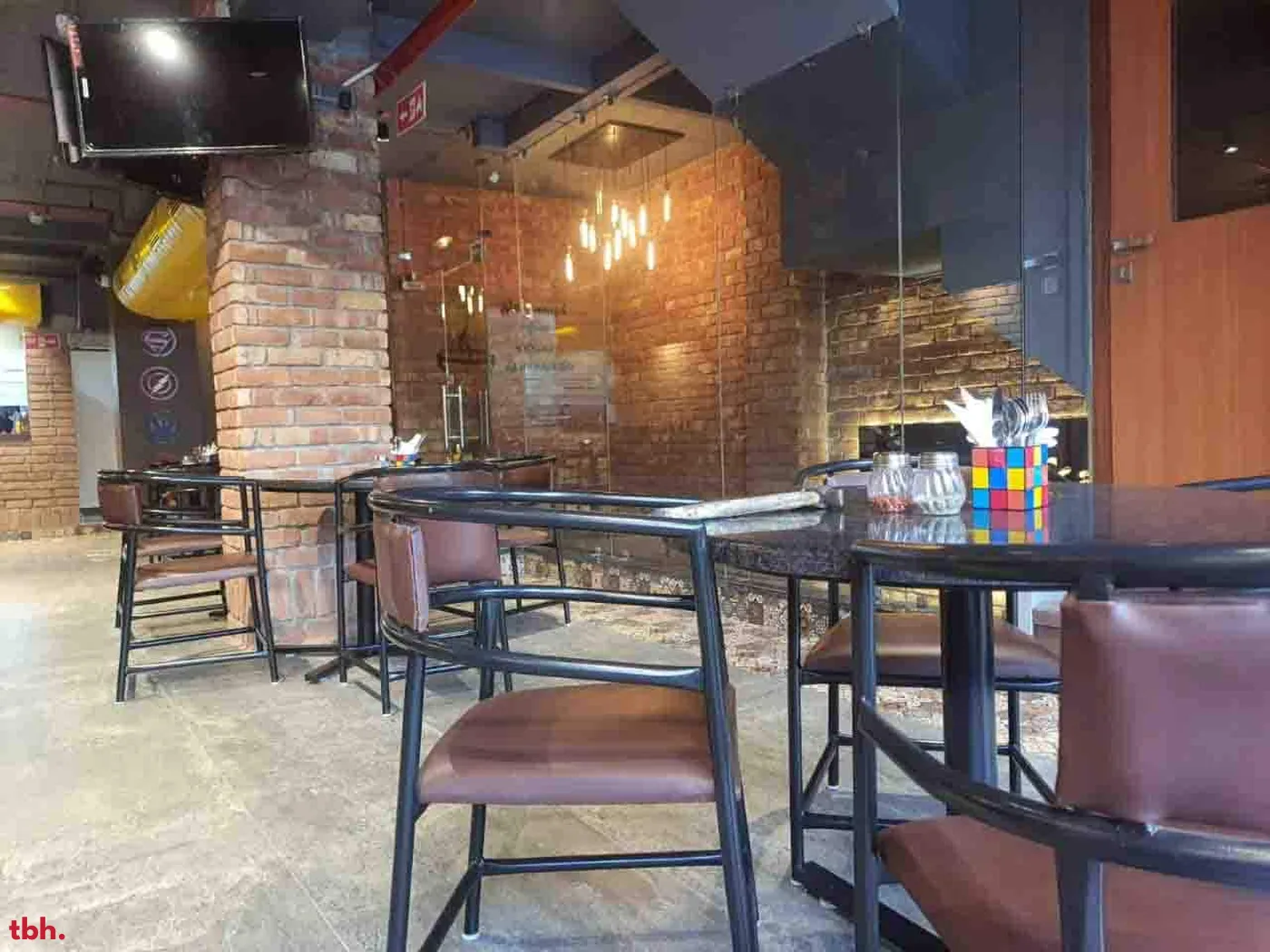 Kartoon Cafe Outlet Image