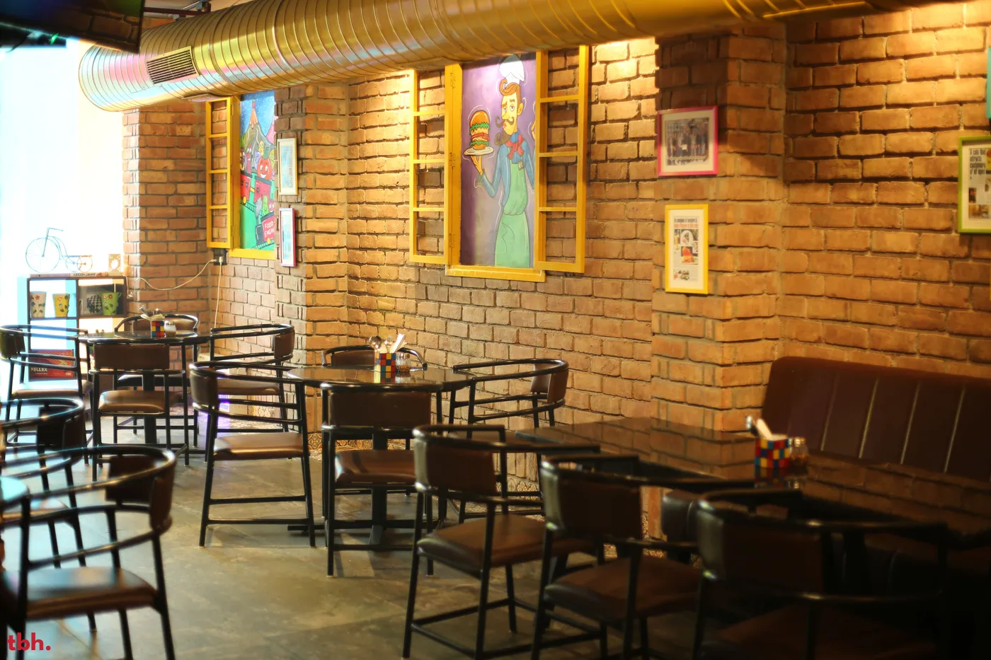 Kartoon Cafe outlet image