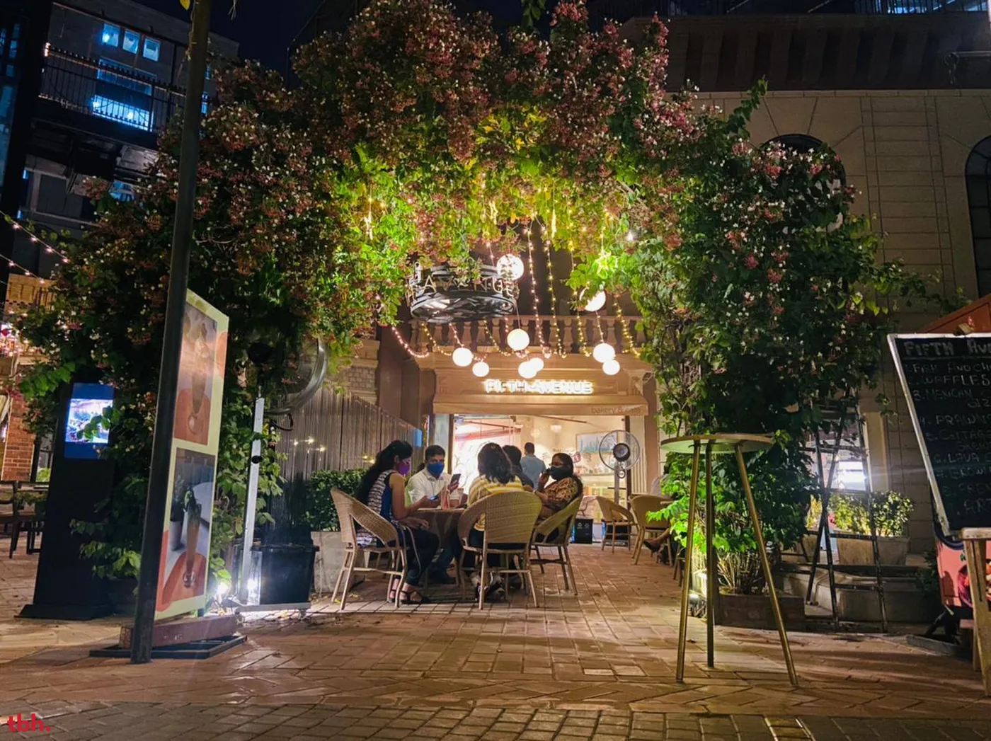 Fifth Avenue Bakery & Cafe Outlet Image