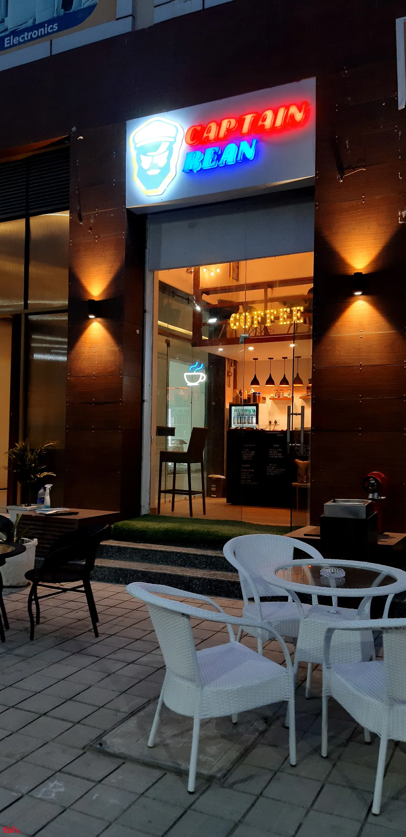 Captain Bean Cafe outlet image