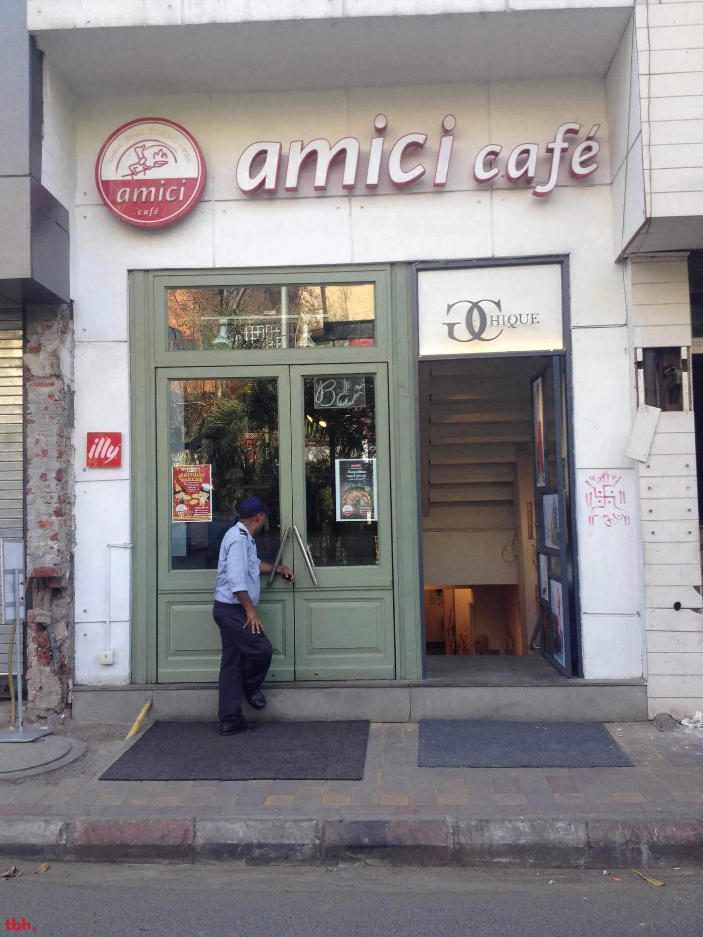 Amici Cafe outlet image