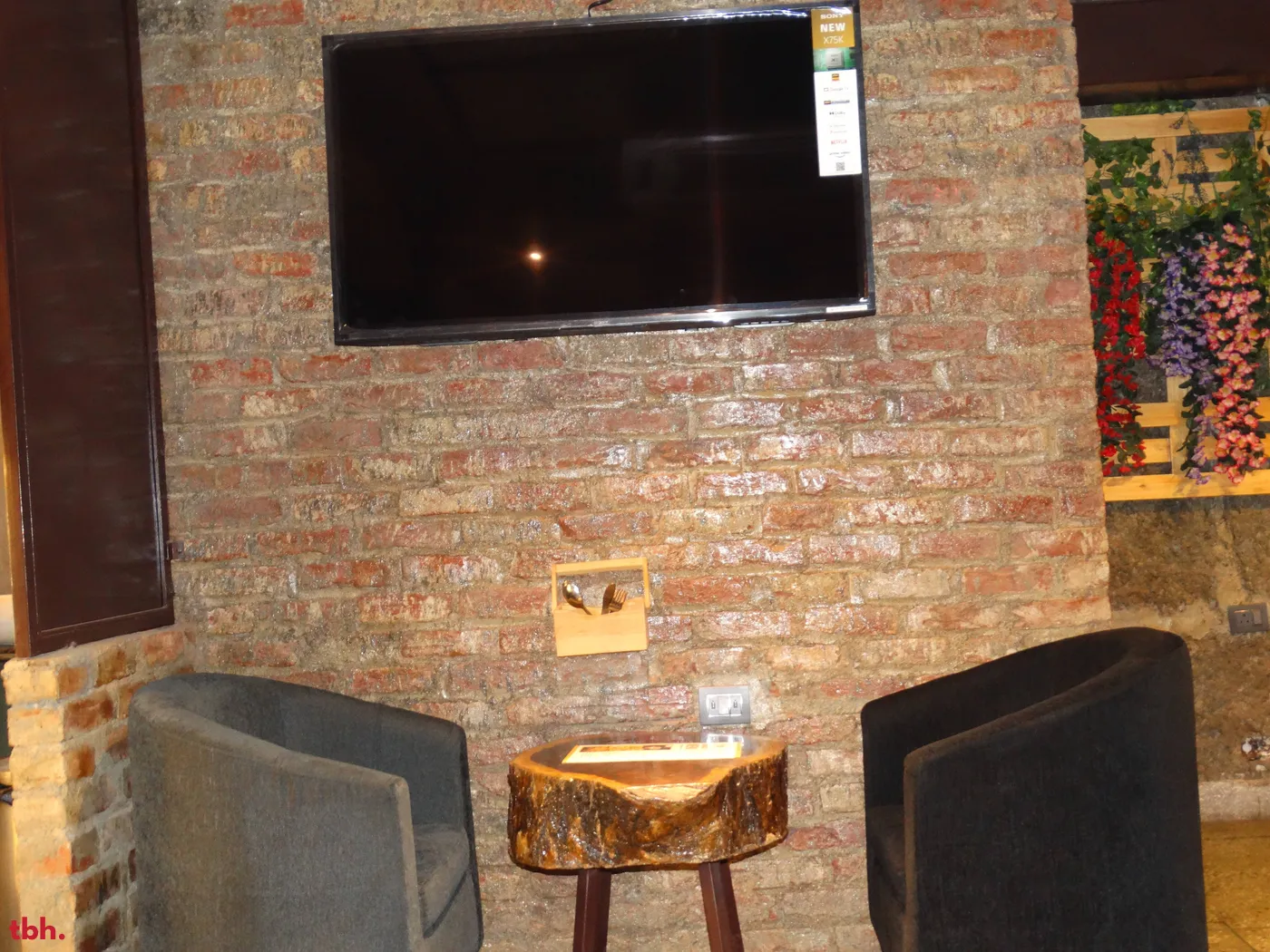 Kunga Cafe & Restaurant Outlet Image