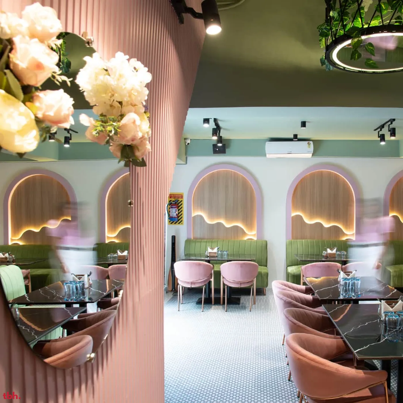 La Freya Cafe & Restaurant Outlet Image