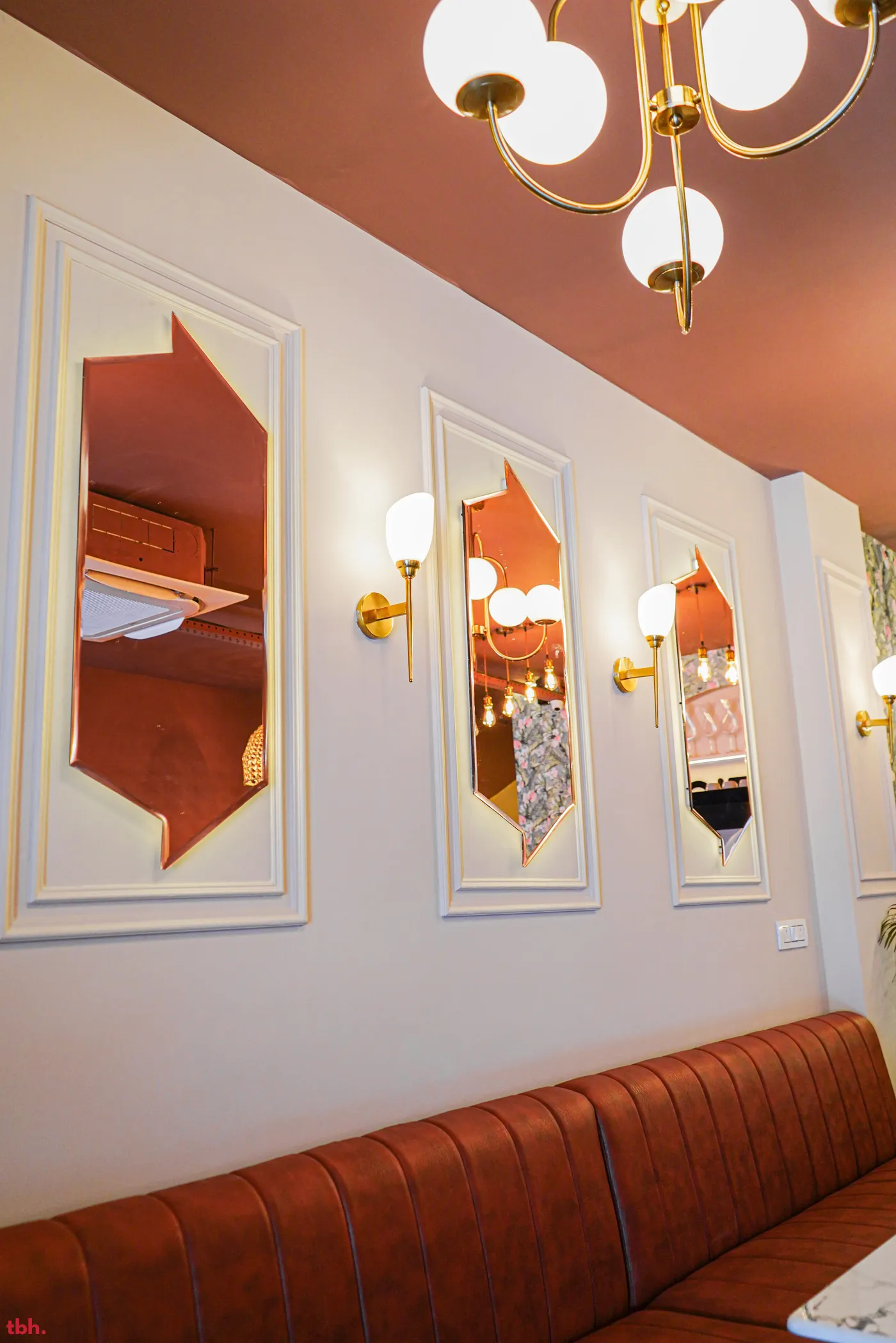 Refections Cafe Outlet Image