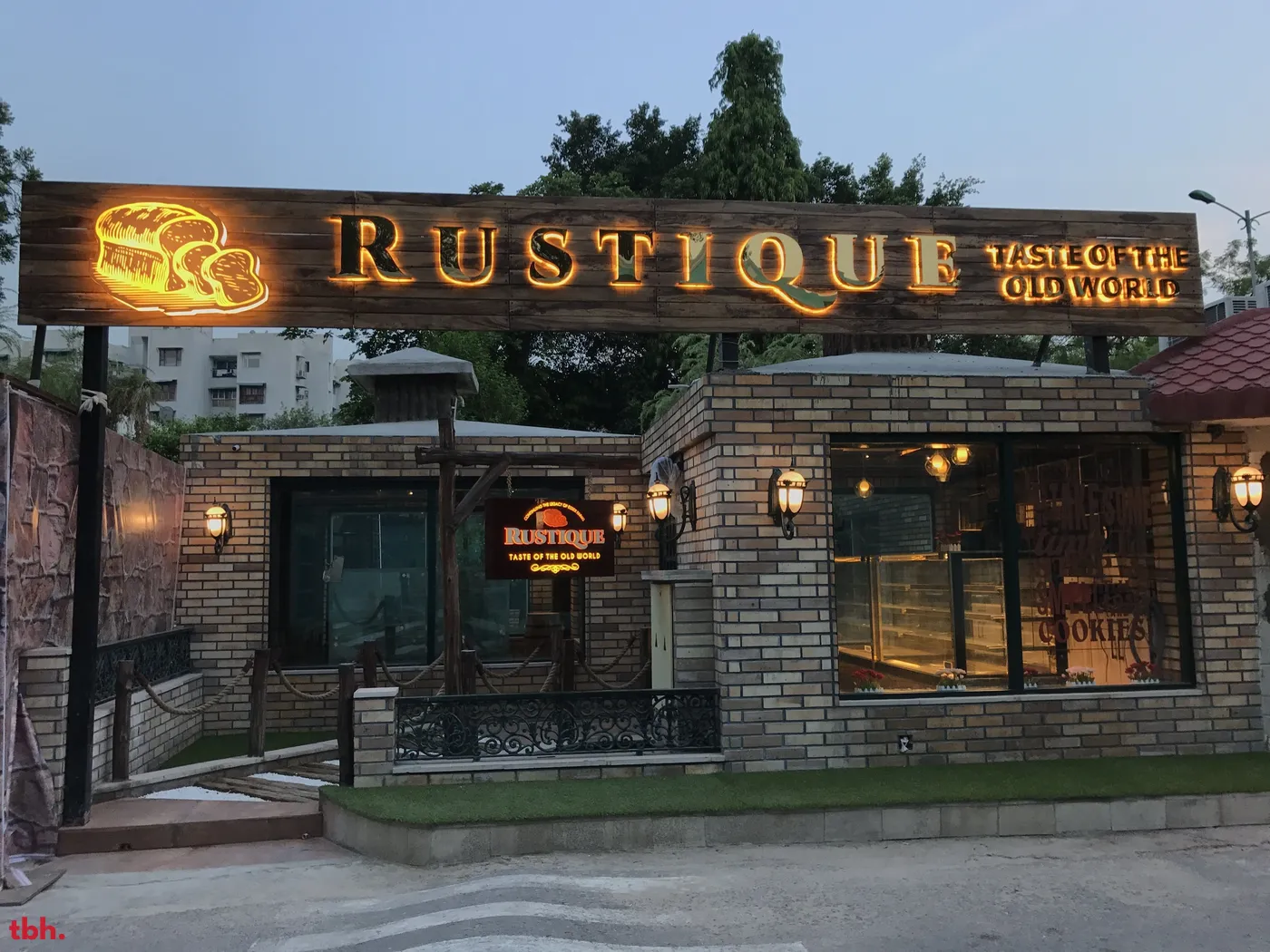 Rustique Outlet Image