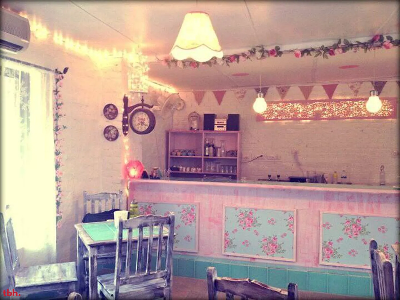 Rose Cafe Outlet Image