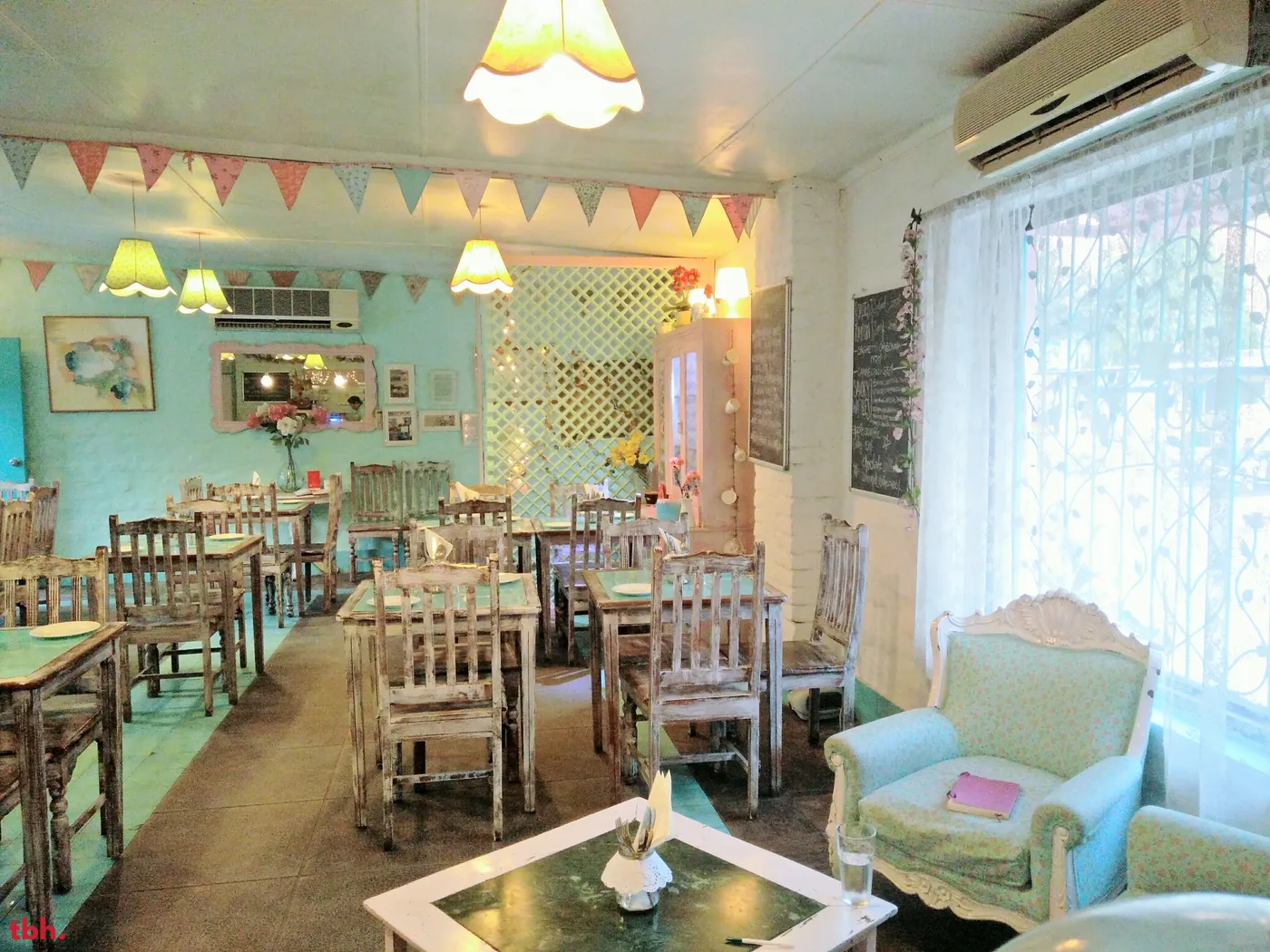 Rose Cafe outlet image