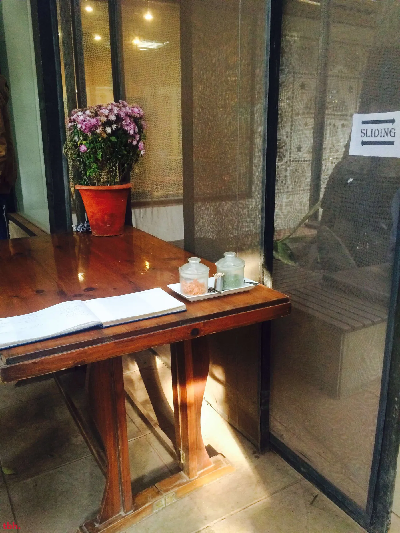 Cafe Lota Outlet Image