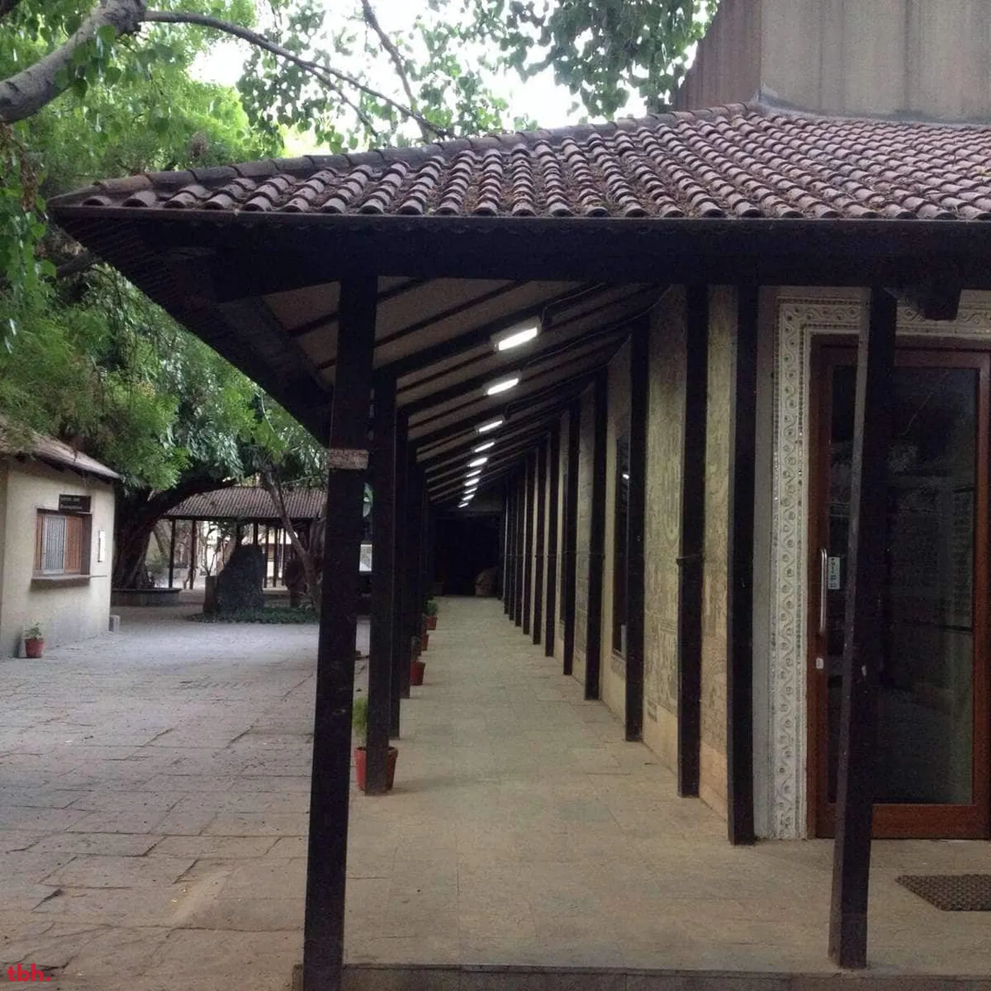 Cafe Lota Outlet Image