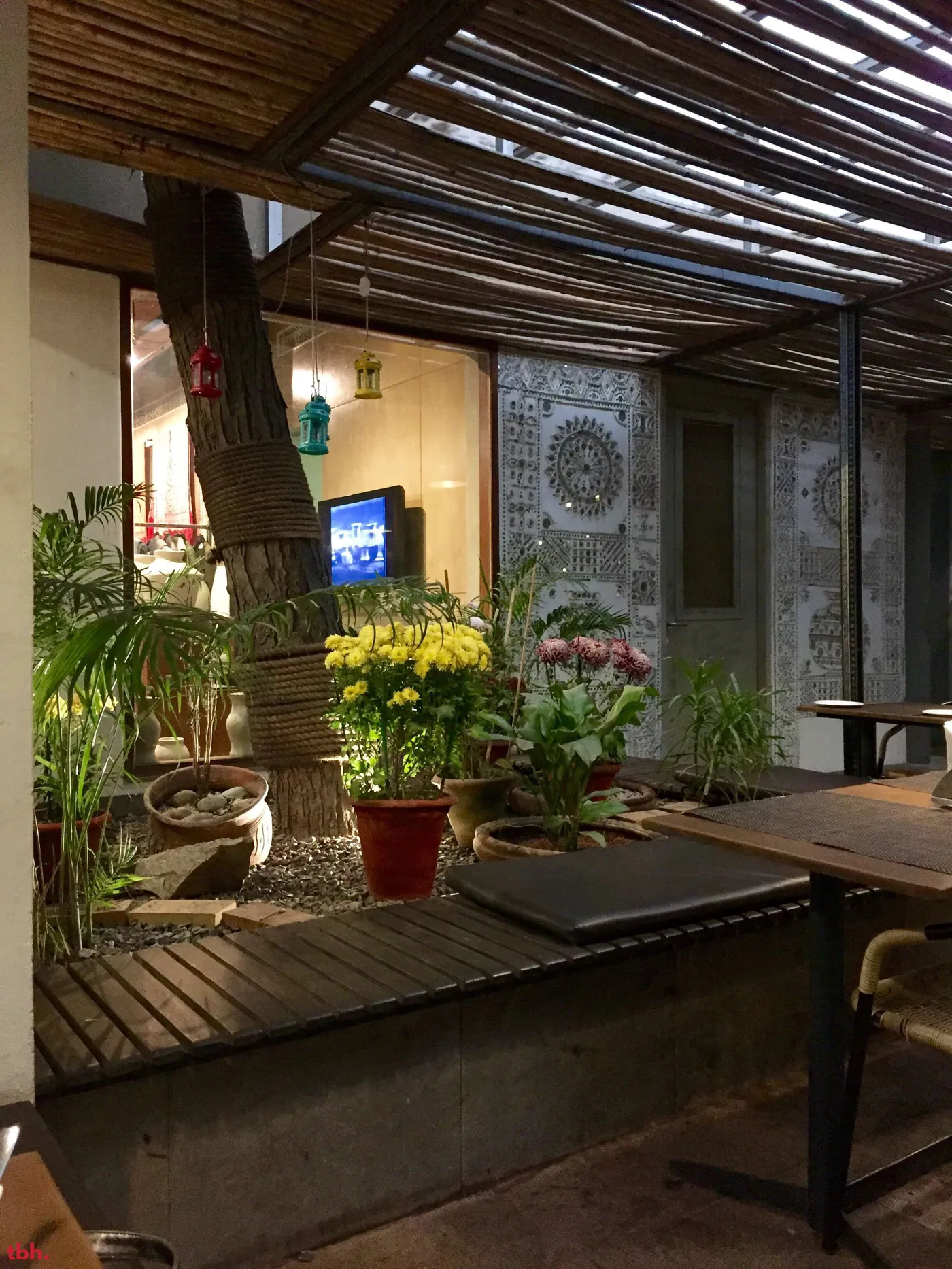 Cafe Lota Outlet Image