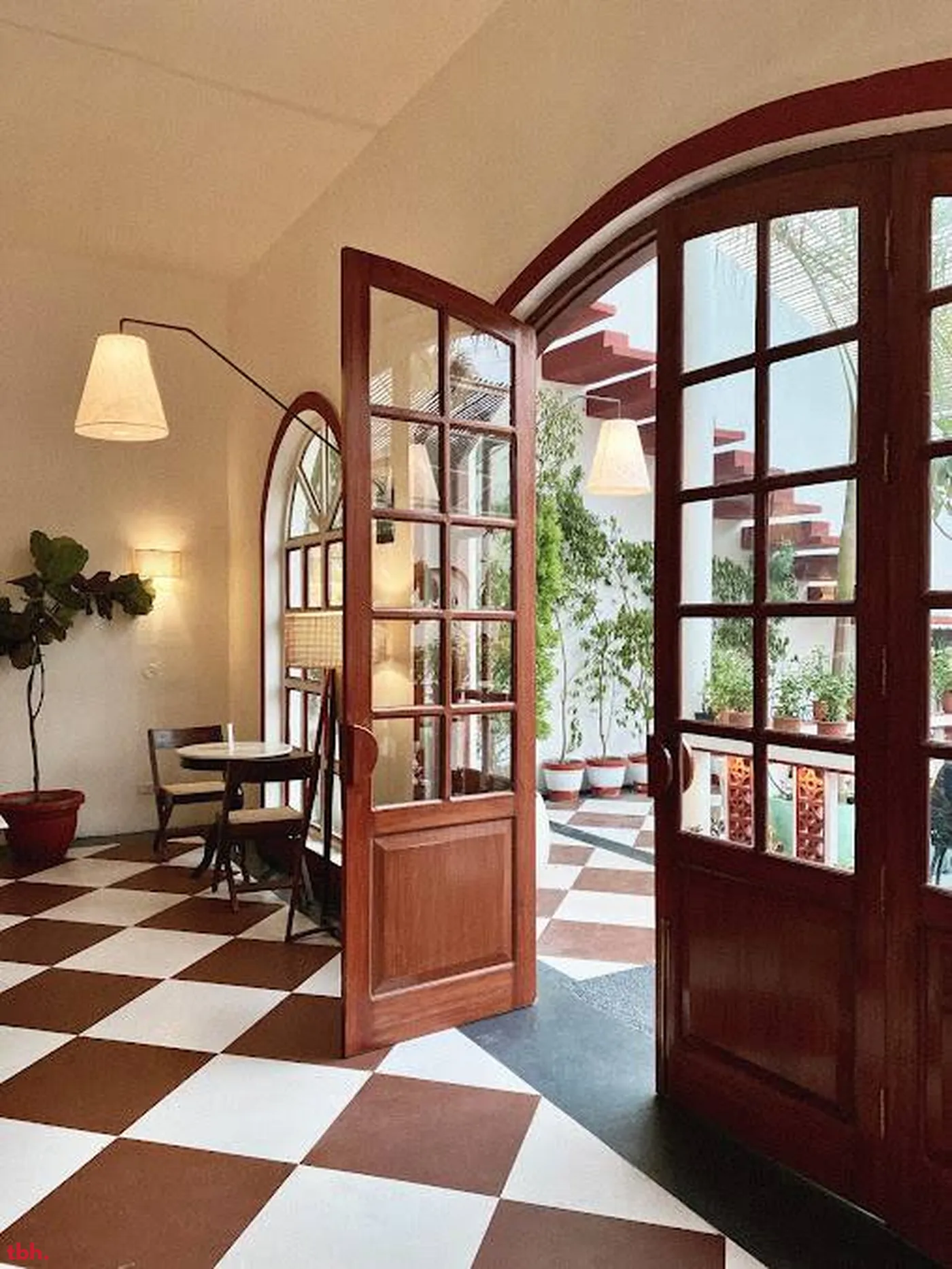 Roastery Coffee House Outlet Image