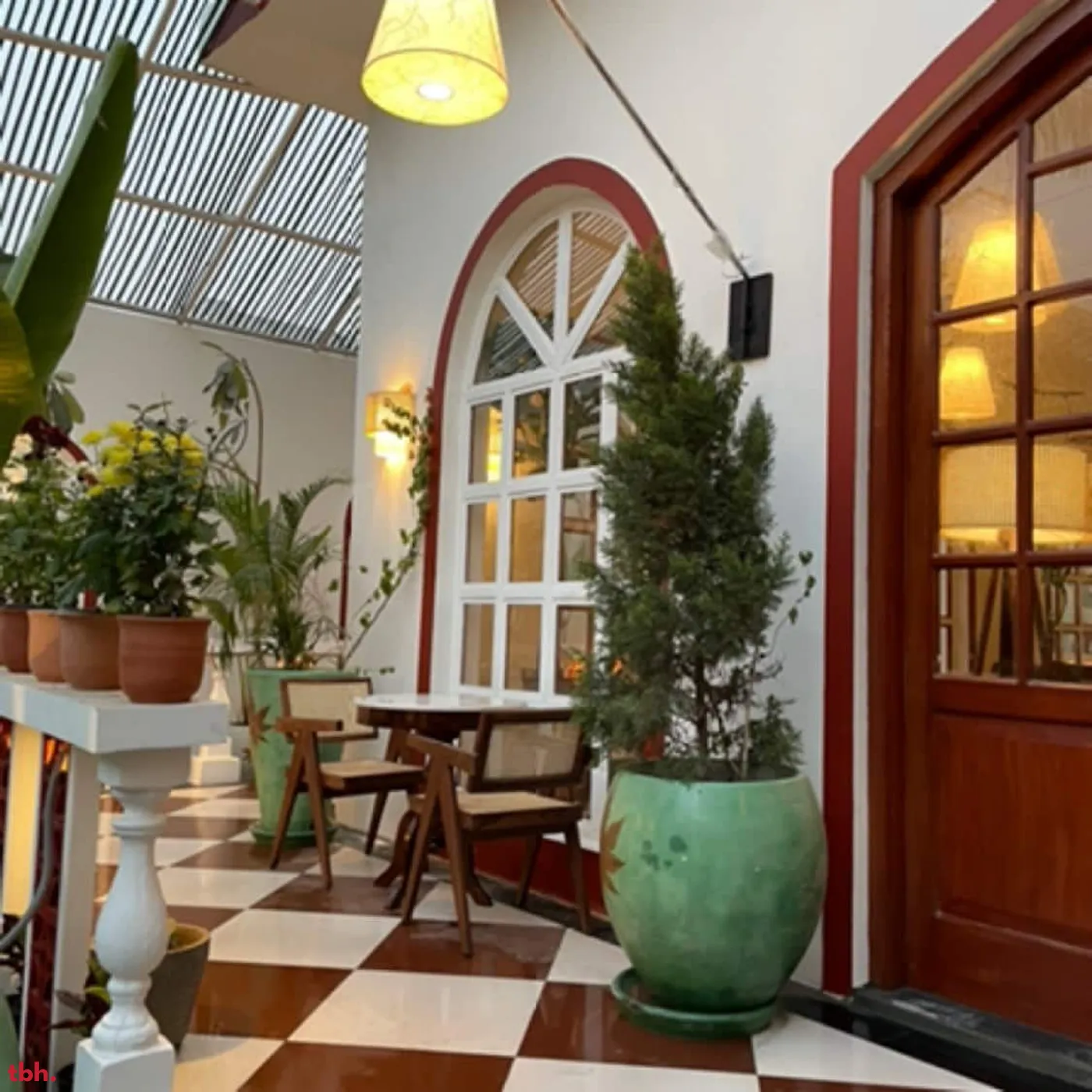 Roastery Coffee House Outlet Image