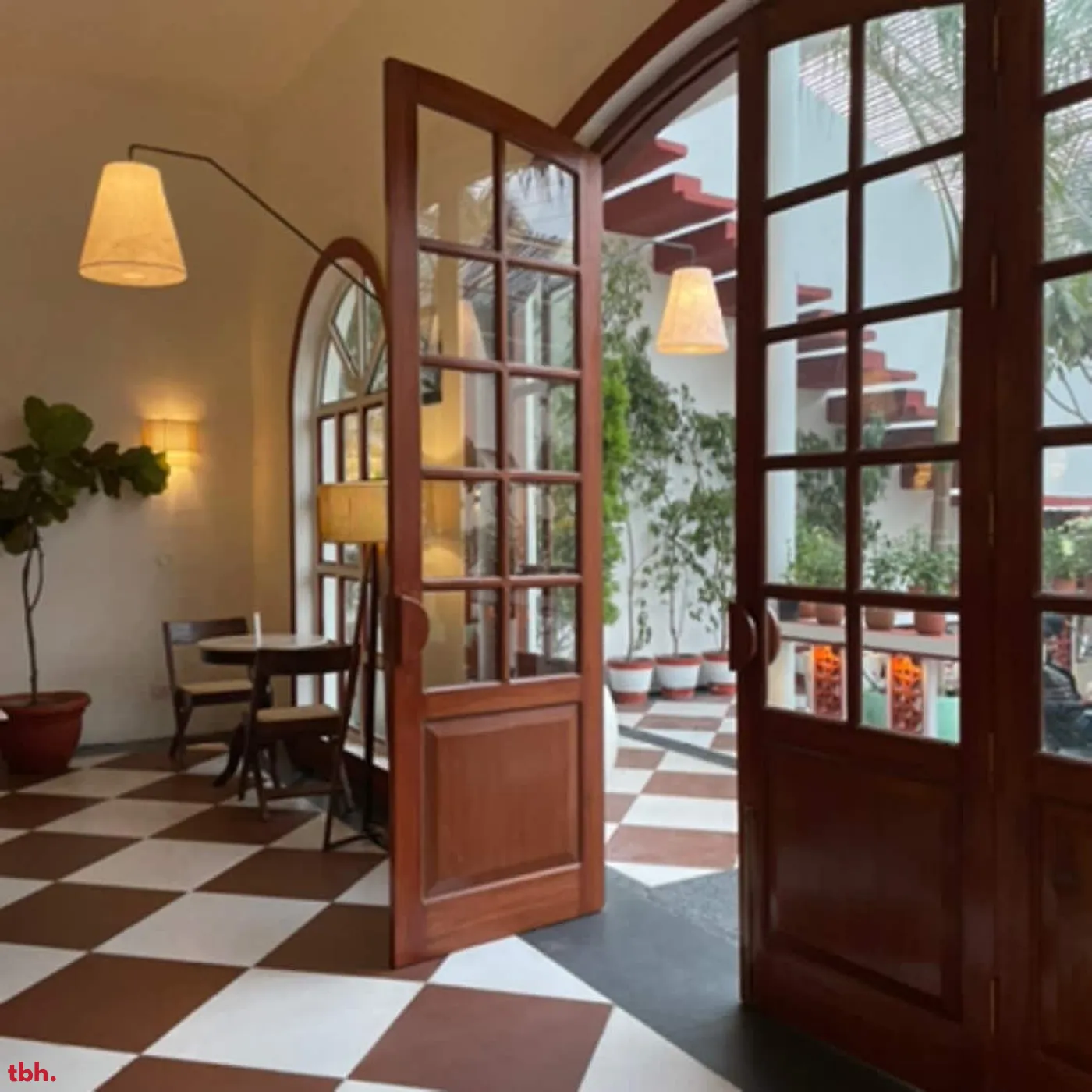 Roastery Coffee House Outlet Image