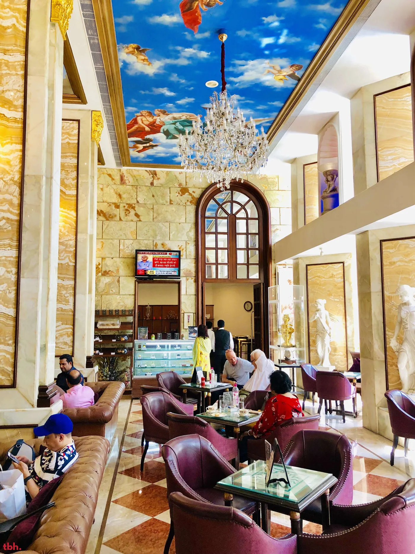 Lord William Tea Lounge - Hotel The Royal Plaza Outlet Image