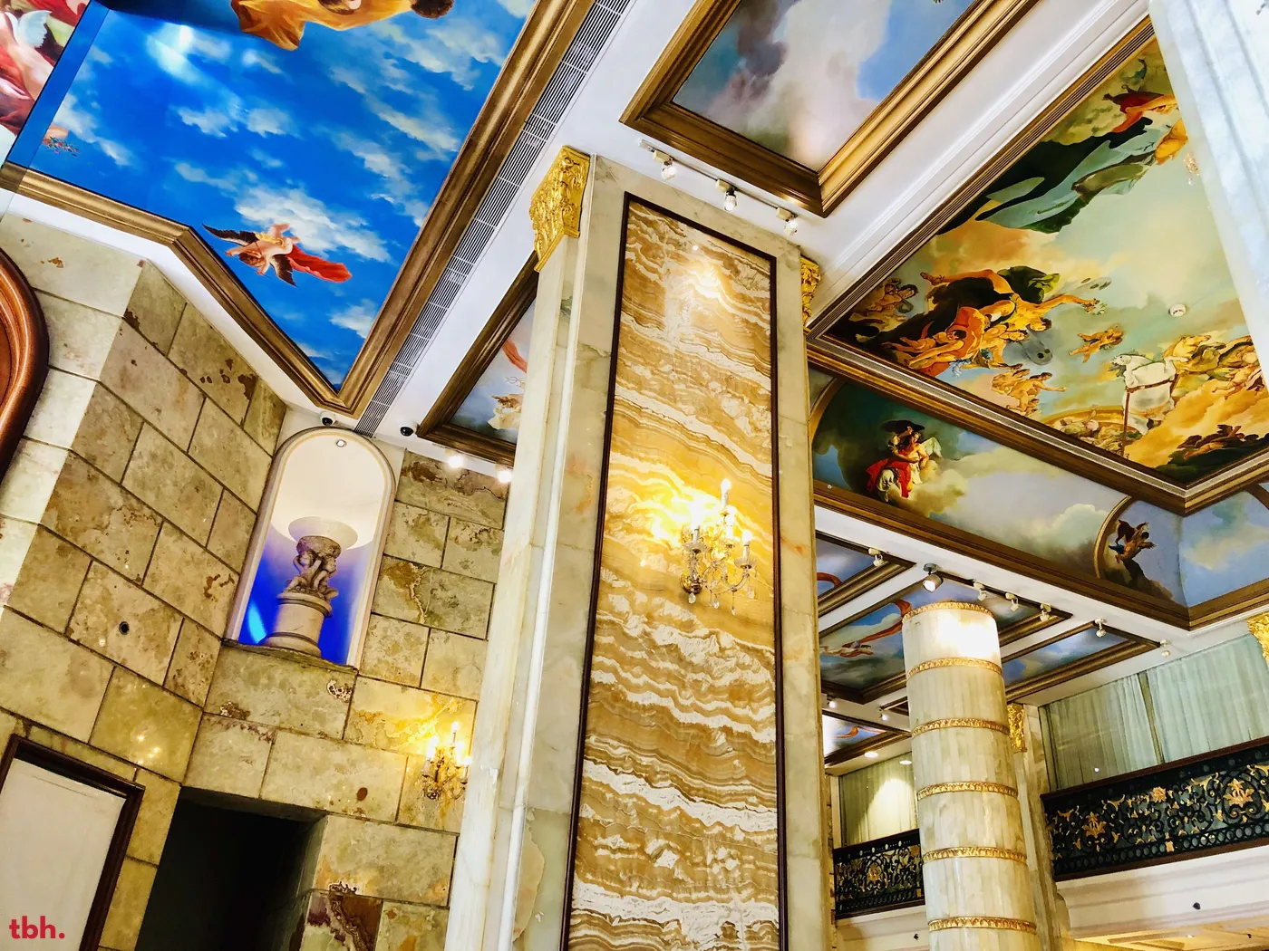 Lord William Tea Lounge - Hotel The Royal Plaza Outlet Image