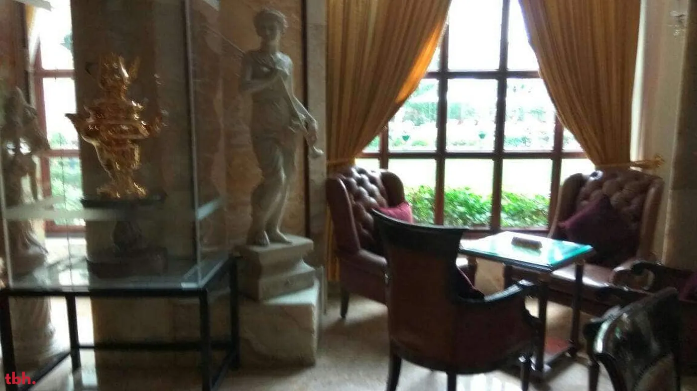 Lord William Tea Lounge - Hotel The Royal Plaza Outlet Image