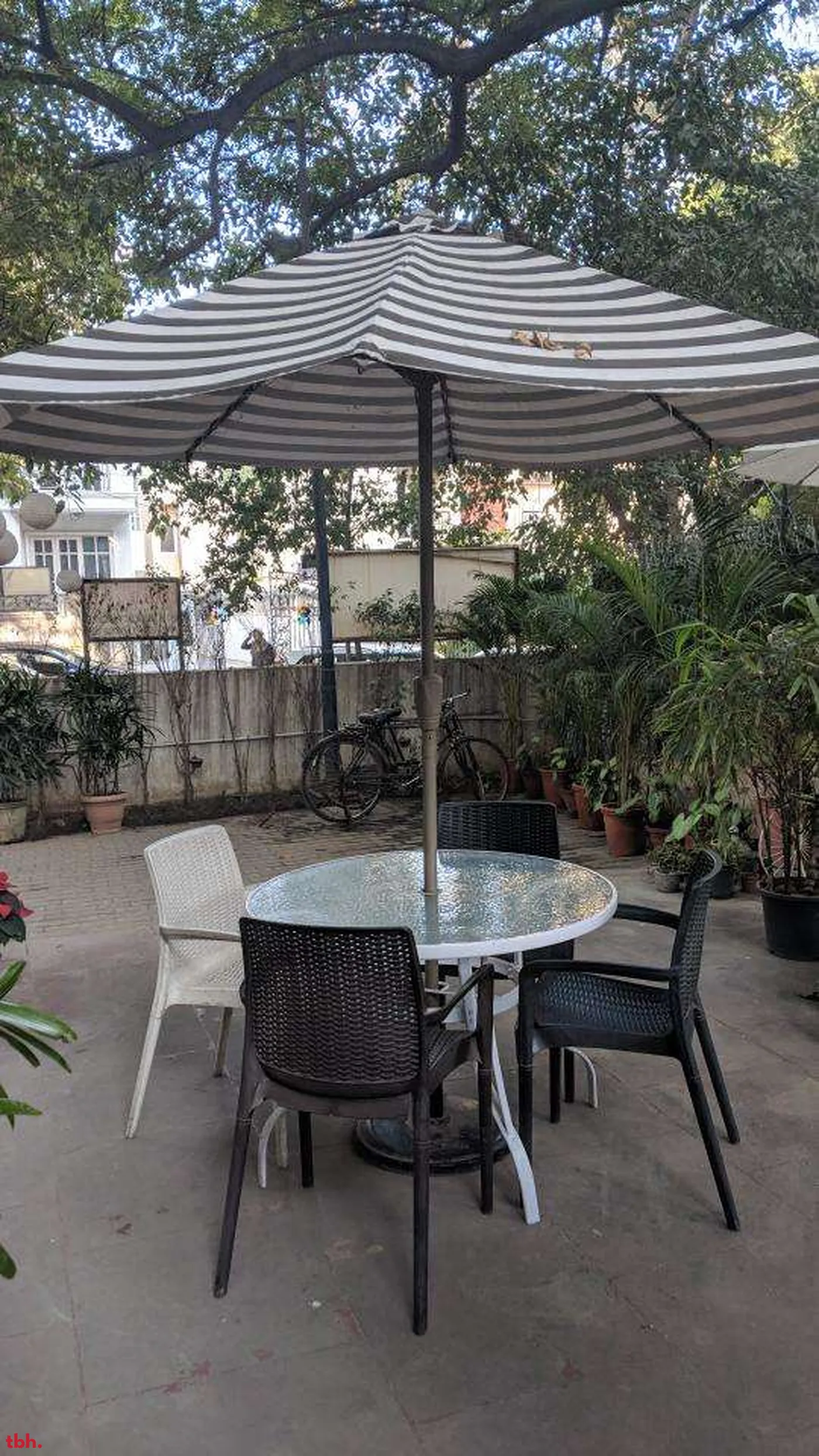 The Brown Box Outlet Image