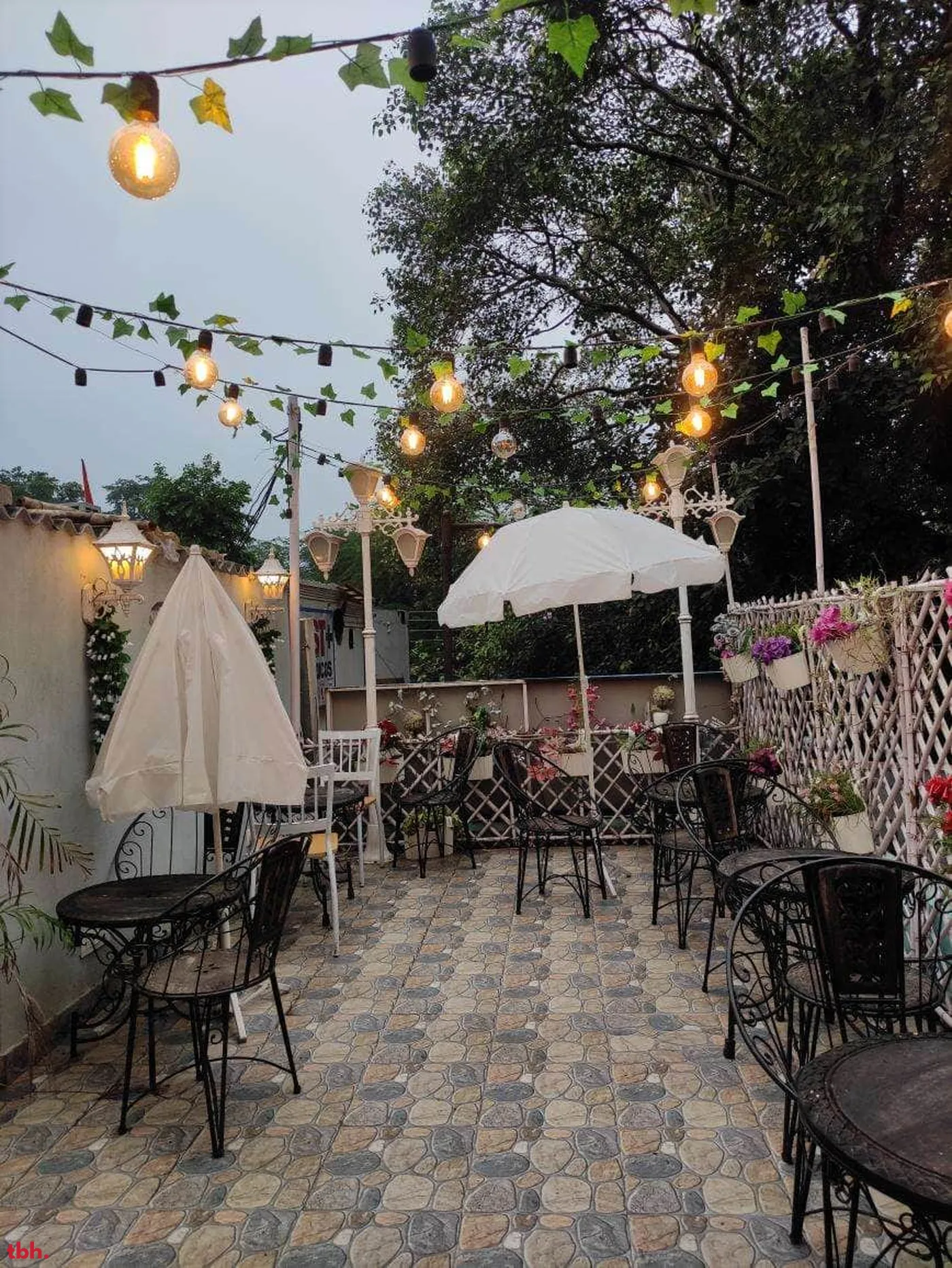 Cafe Coffee Nights Outlet Image