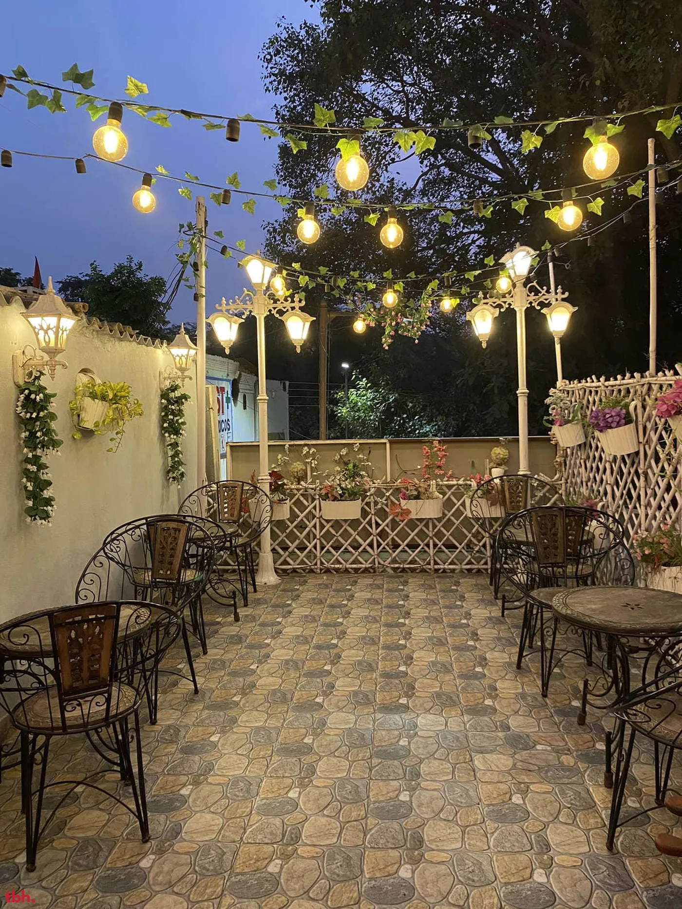 Cafe Coffee Nights Outlet Image