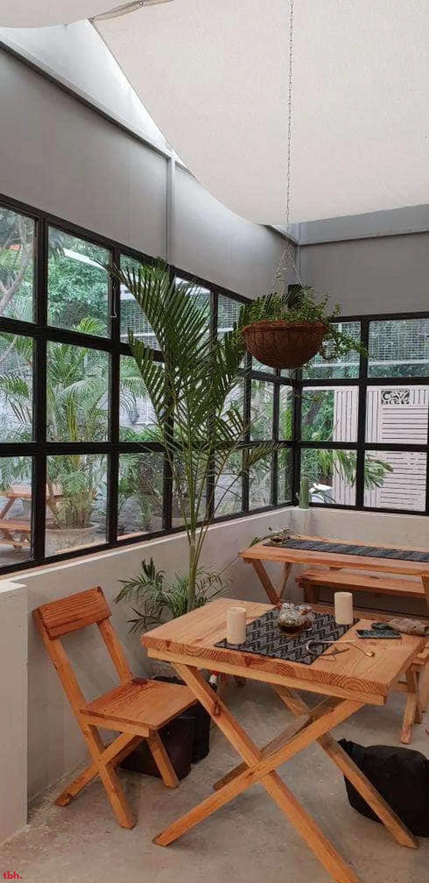 Poochki Table Outlet Image