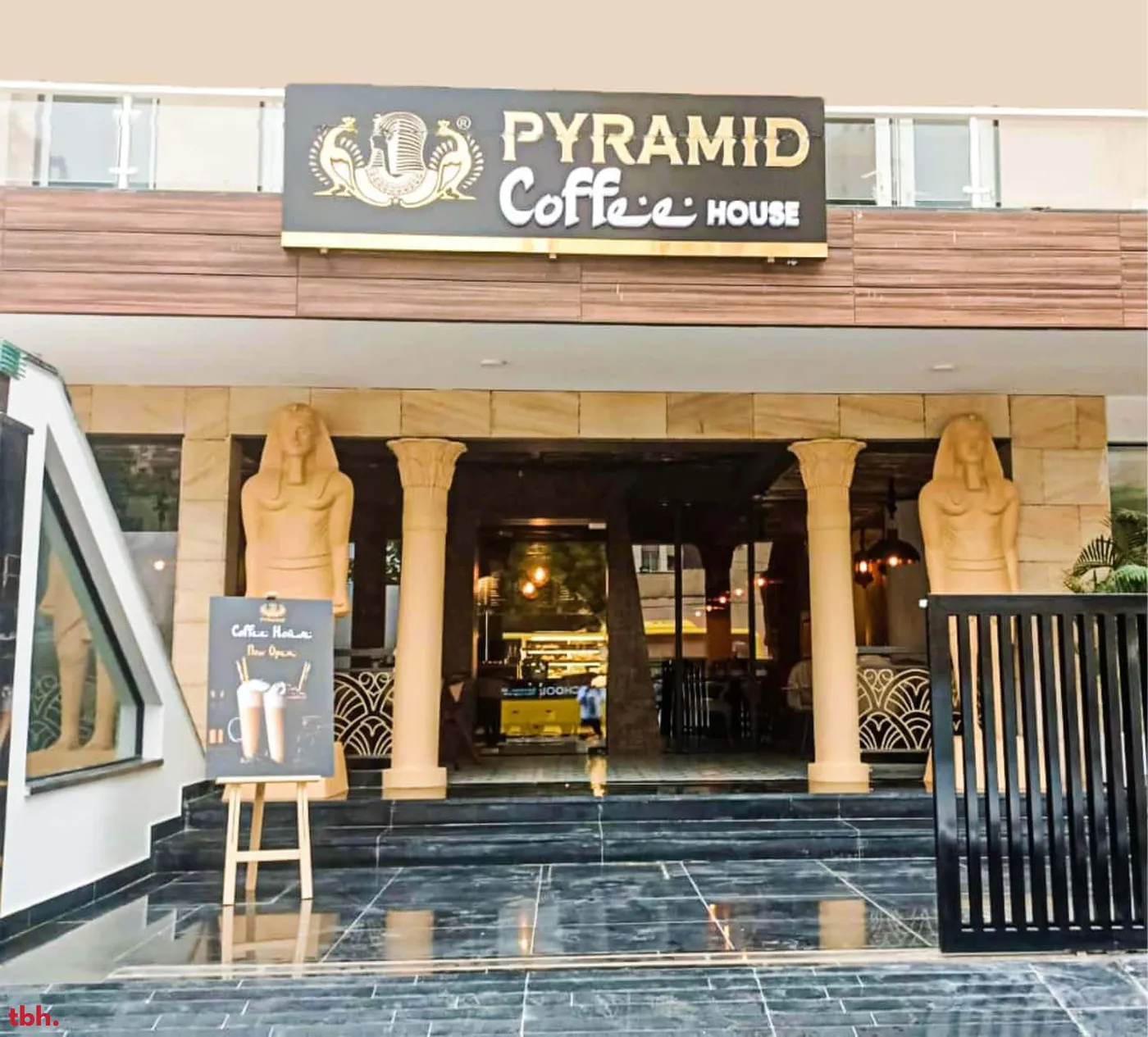 Pyramid Coffee House outlet image