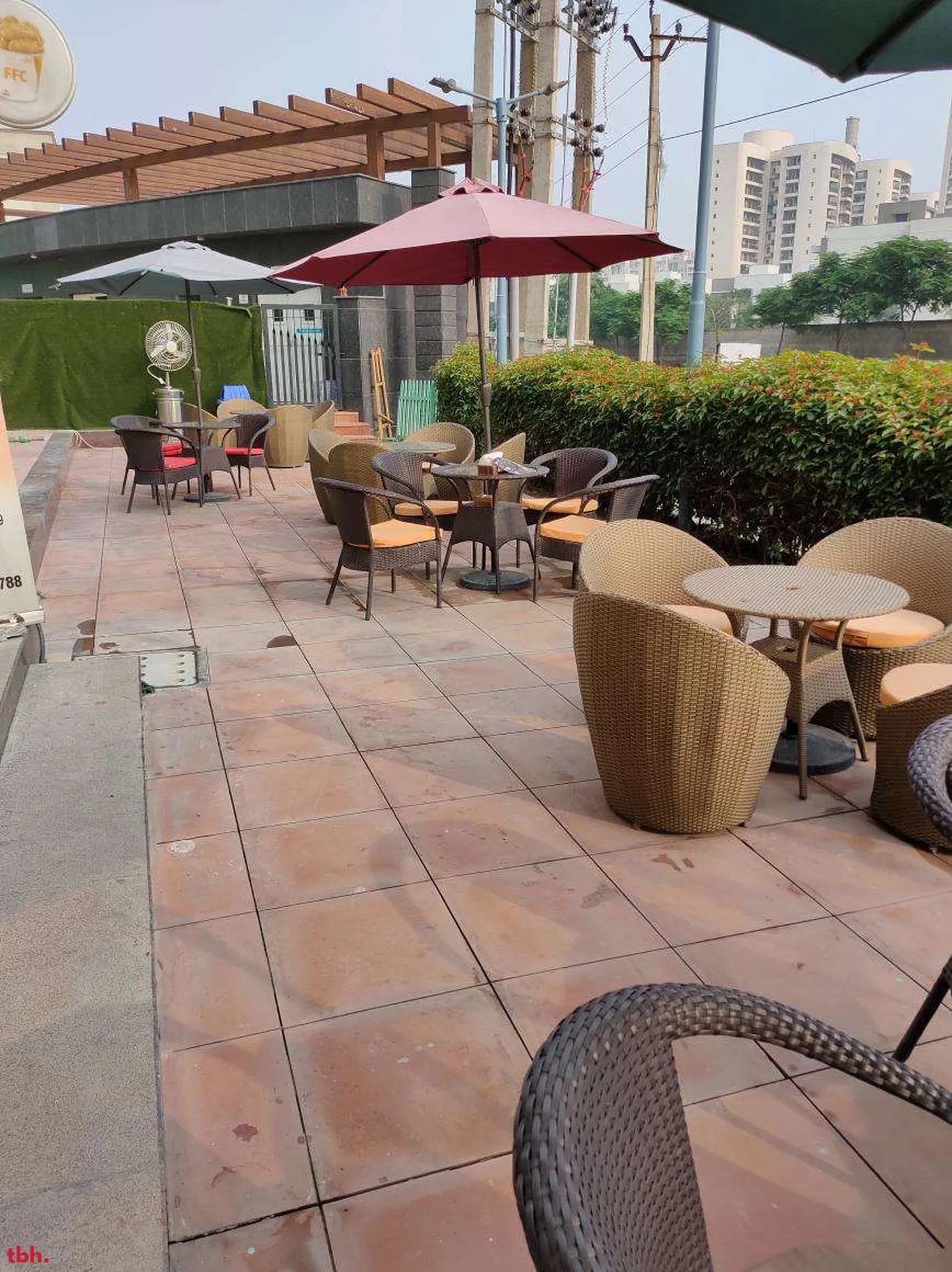 Foxy Lemon Outlet Image