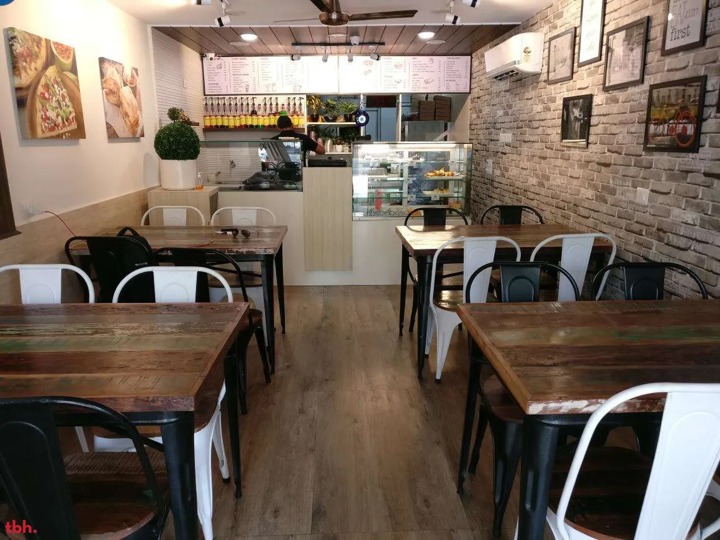 The Golden Buns Outlet Image