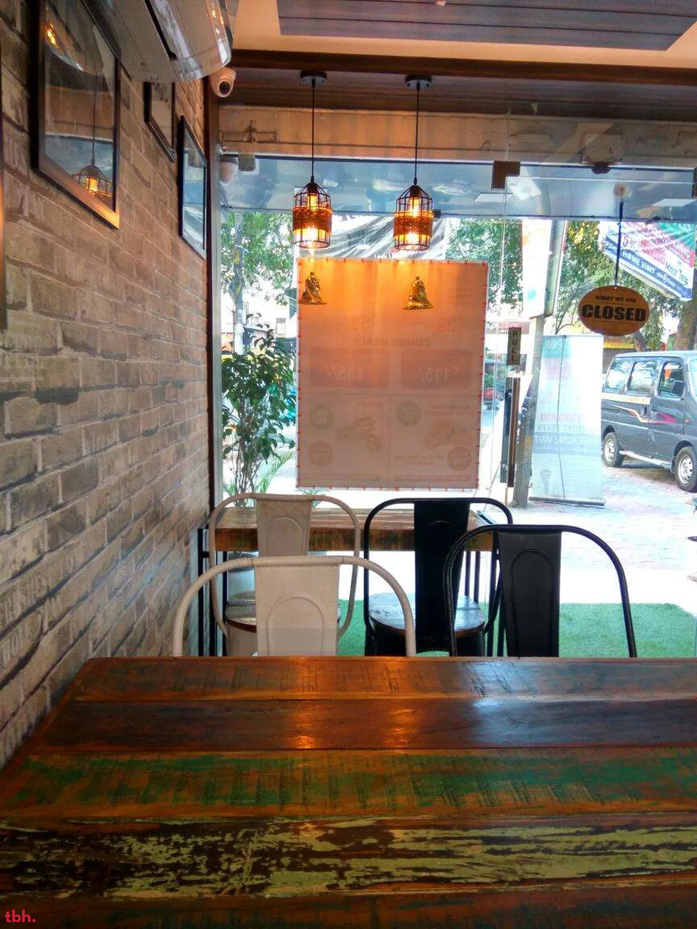 The Golden Buns Outlet Image