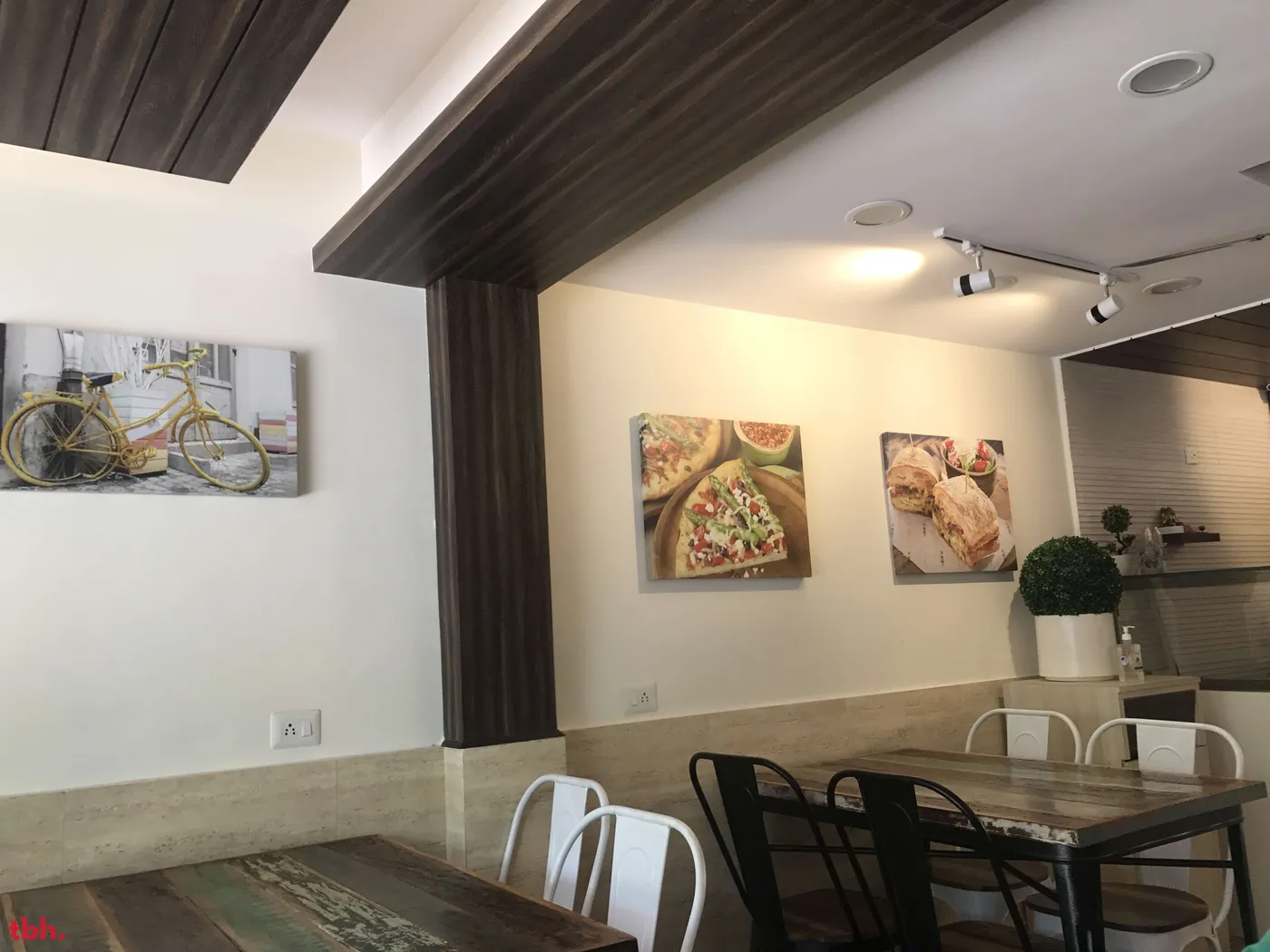 The Golden Buns Outlet Image