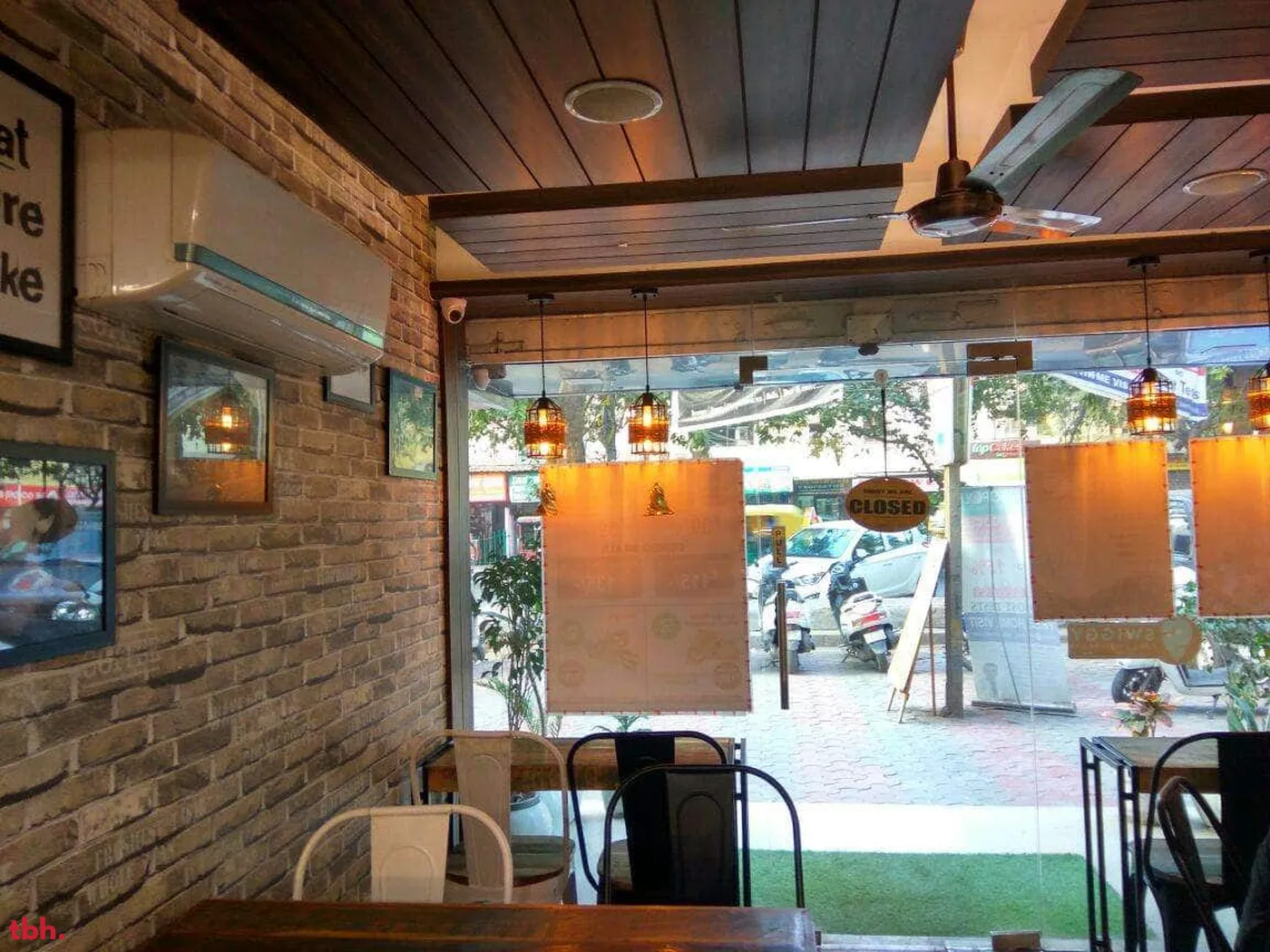 The Golden Buns Outlet Image