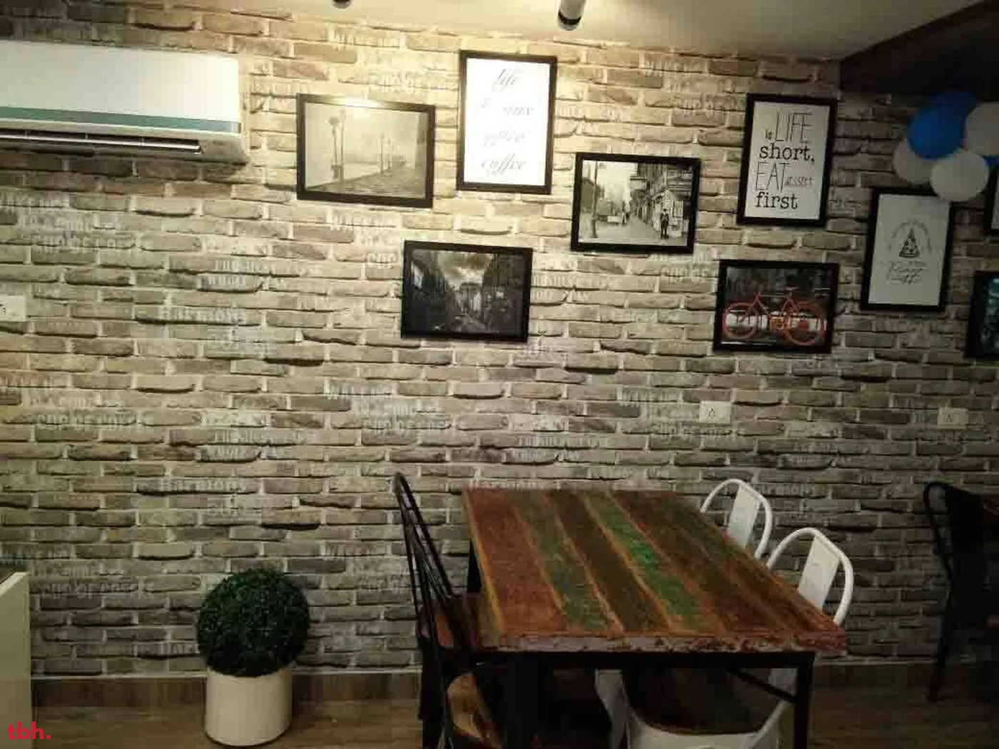 The Golden Buns Outlet Image