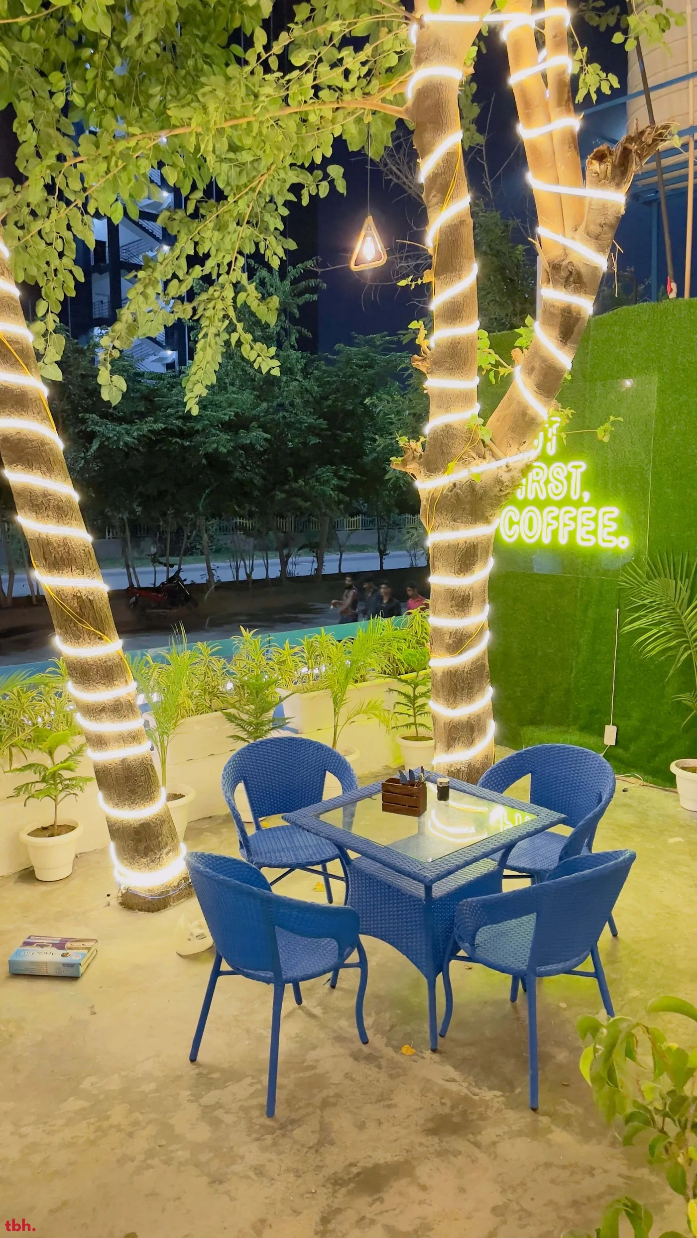 Einstien's Apple Outlet Image