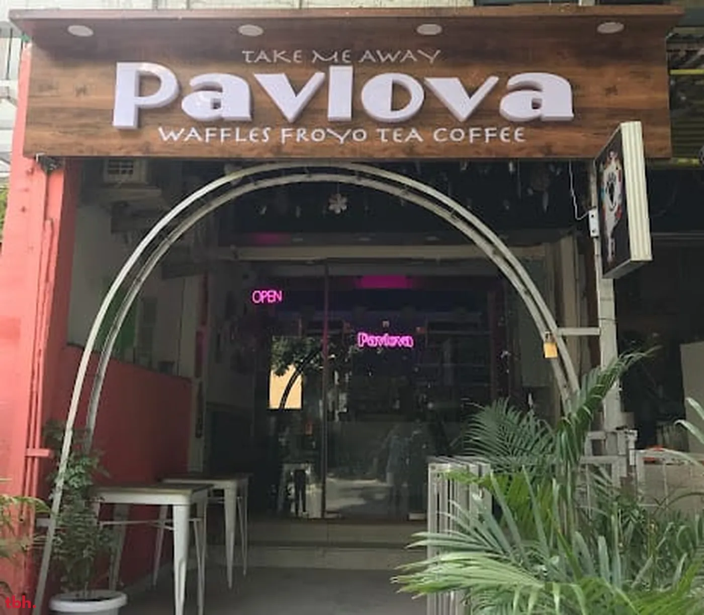 Pavlova outlet image