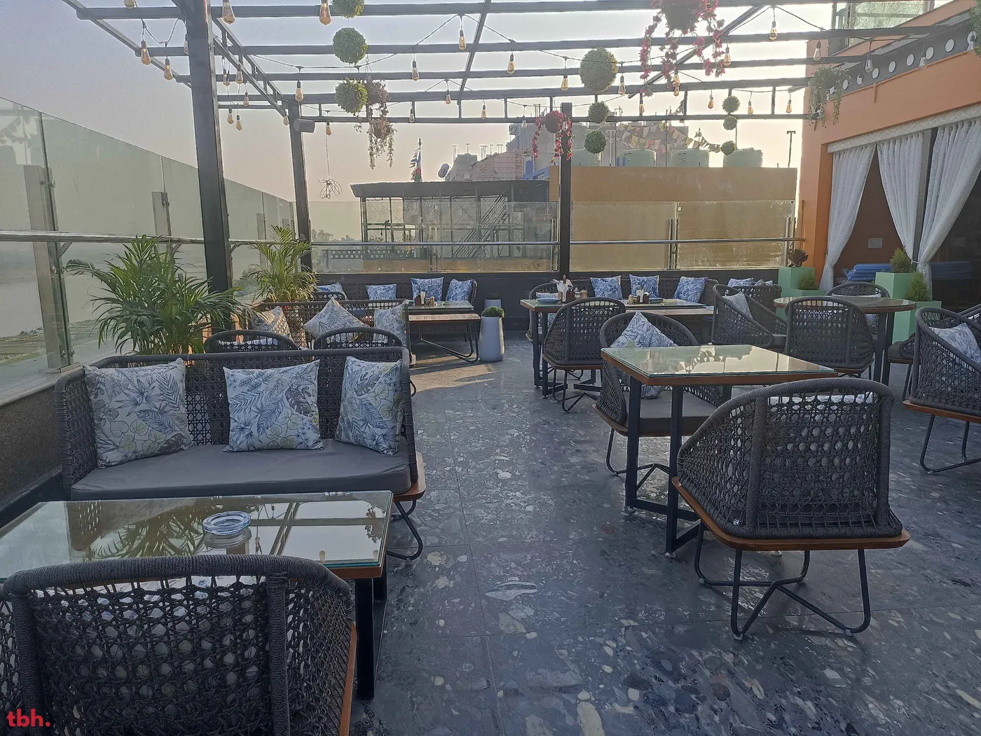 MG Cafe outlet image