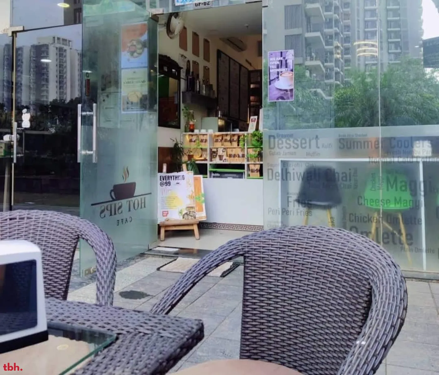 Hot Sips Cafe Outlet Image