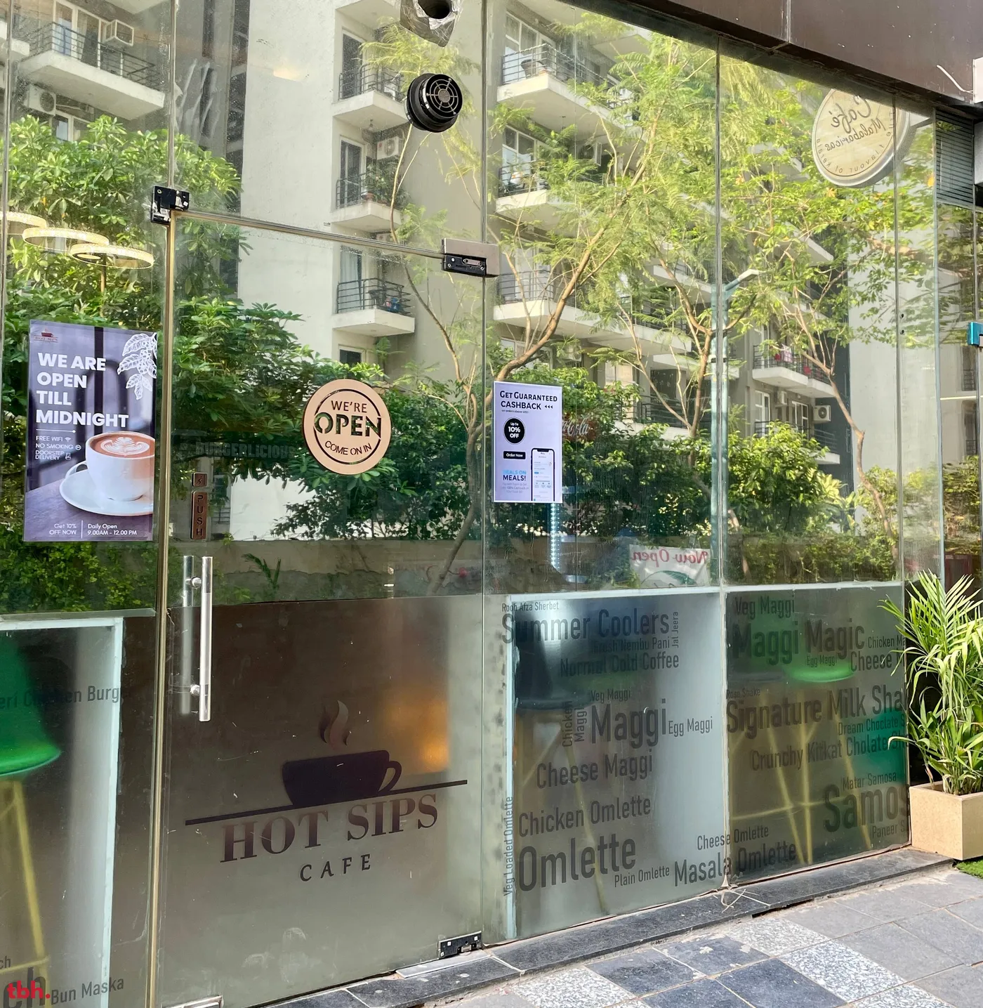 Hot Sips Cafe Outlet Image