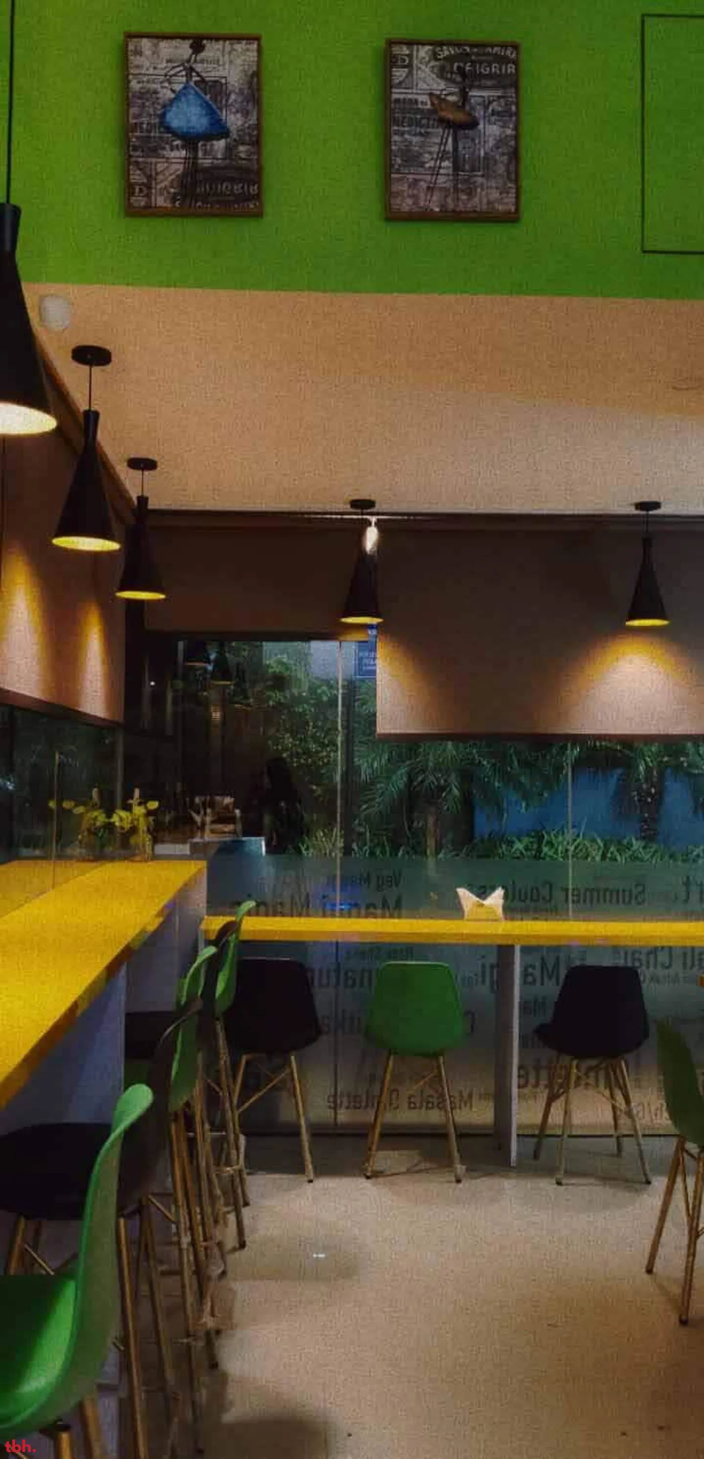 Hot Sips Cafe outlet image
