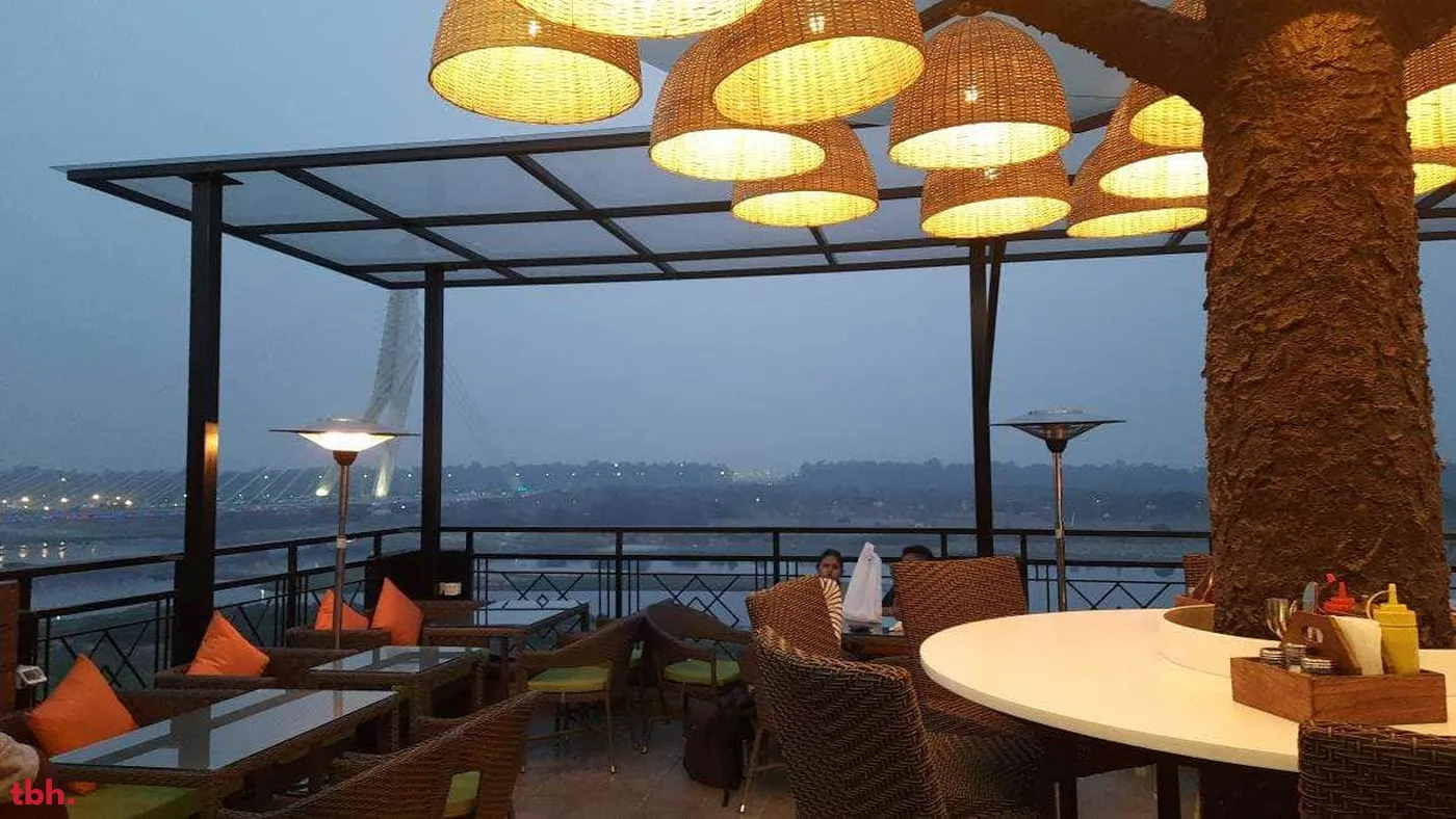 Signature Cafe outlet image