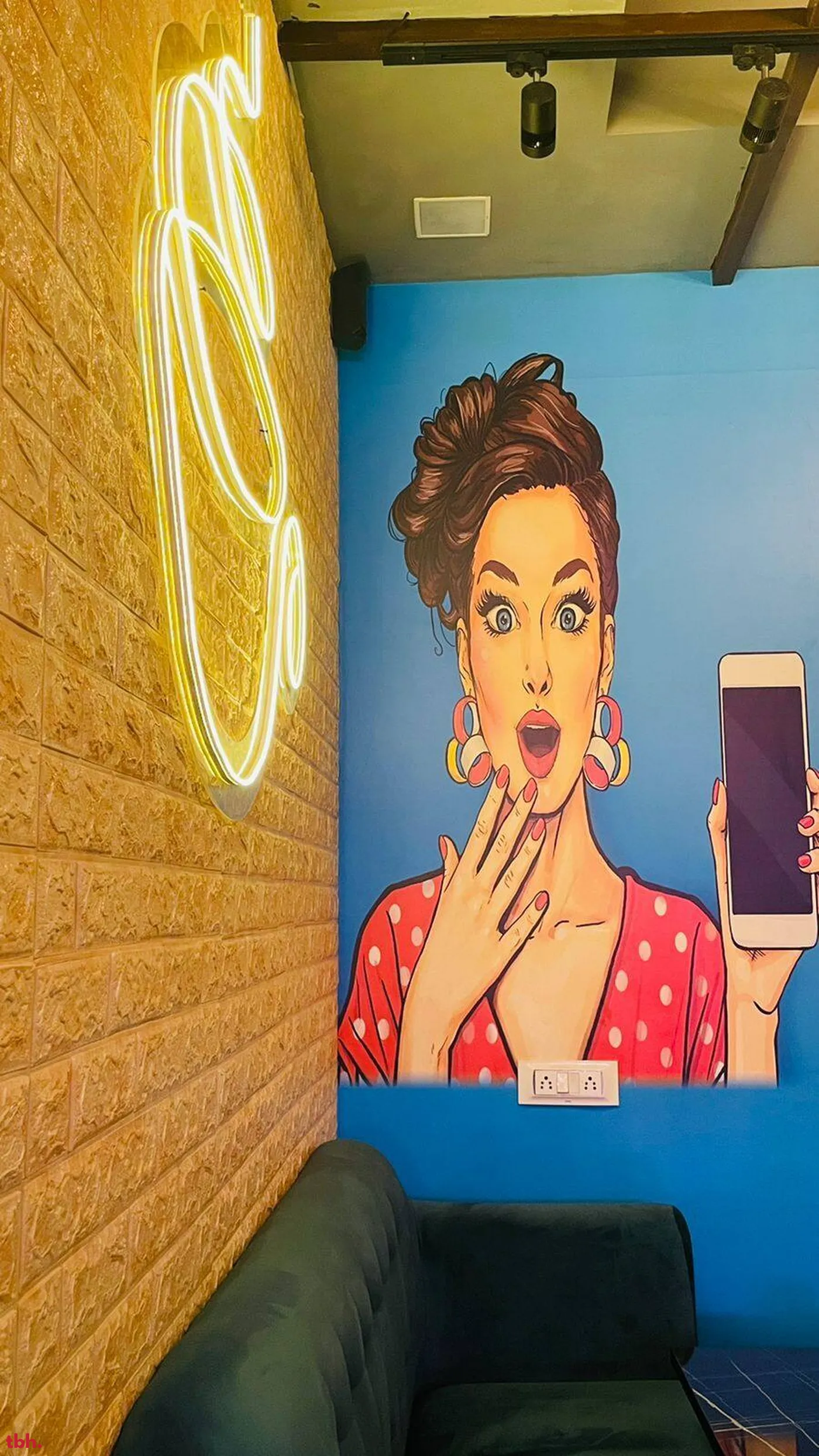 Hide Out Cafe Outlet Image