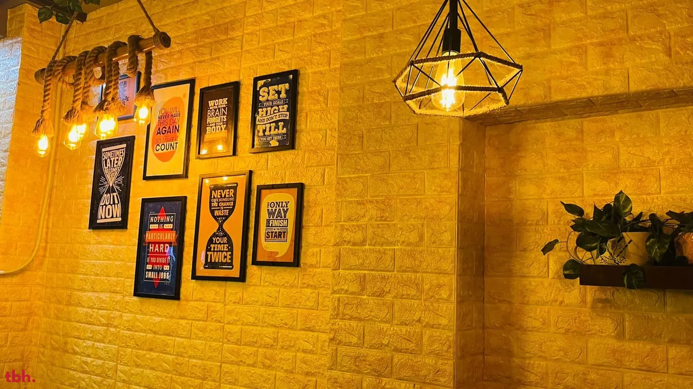 Hide Out Cafe outlet image