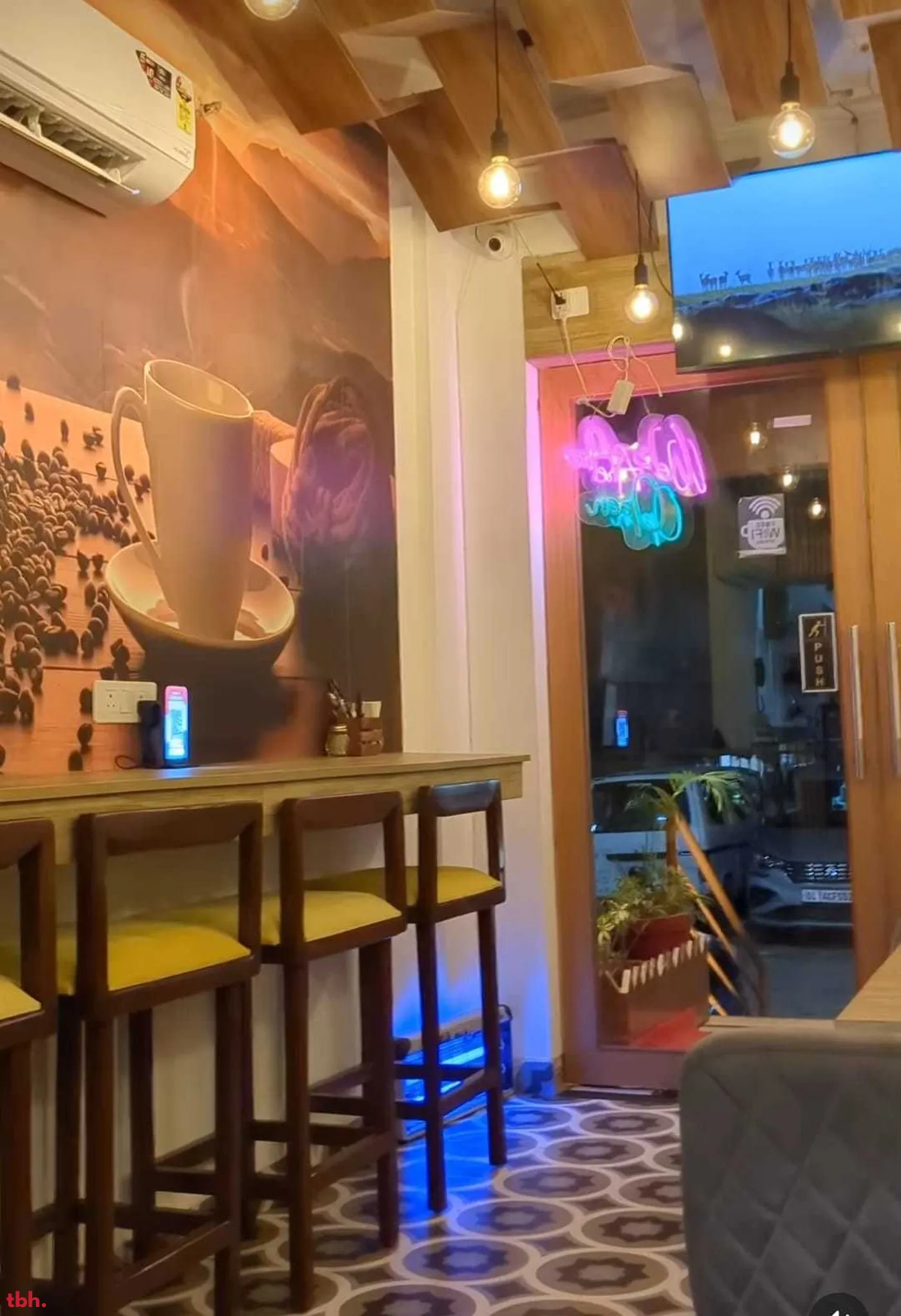 Brew N Sips Cafe Outlet Image