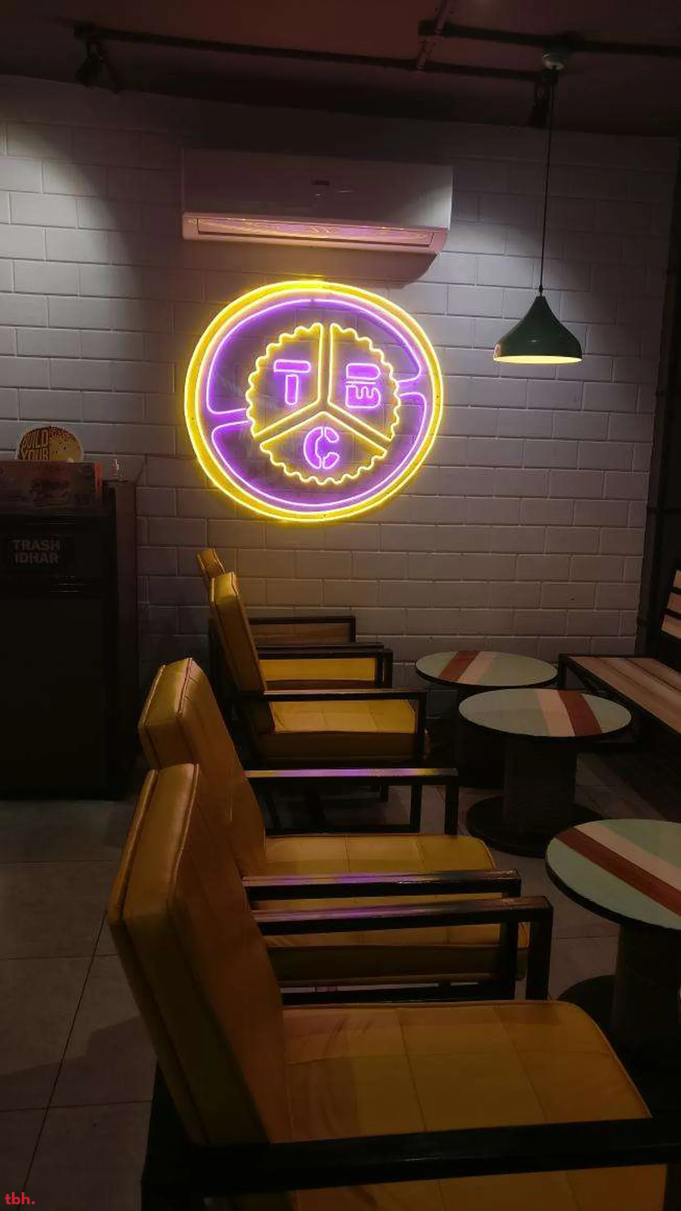 The Burger Club Outlet Image