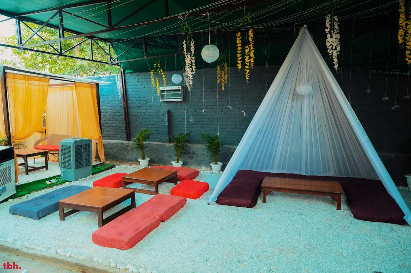 WoodWill Cafe Outlet Image