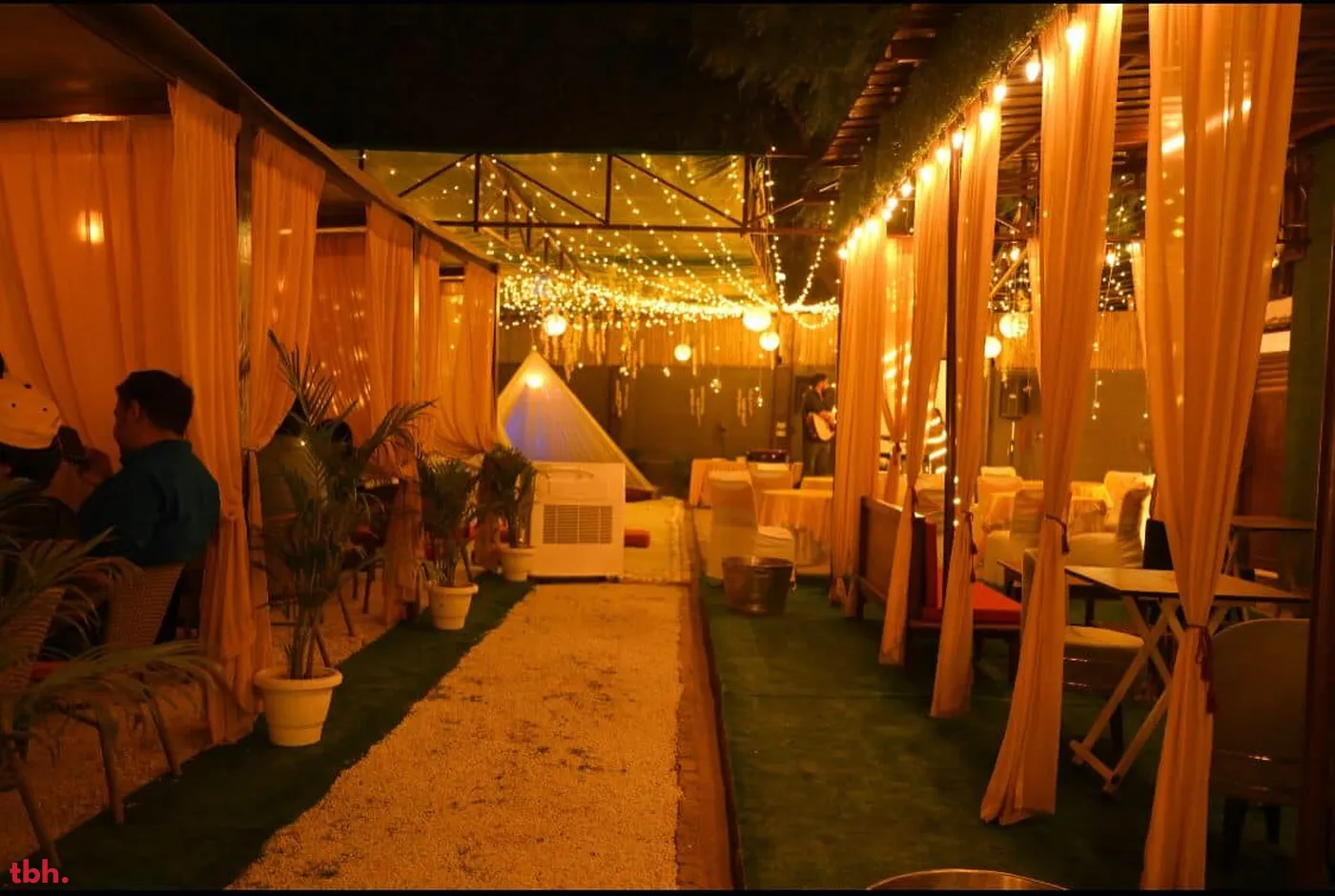 WoodWill Cafe Outlet Image