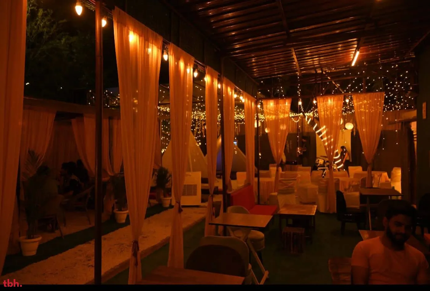 WoodWill Cafe Outlet Image